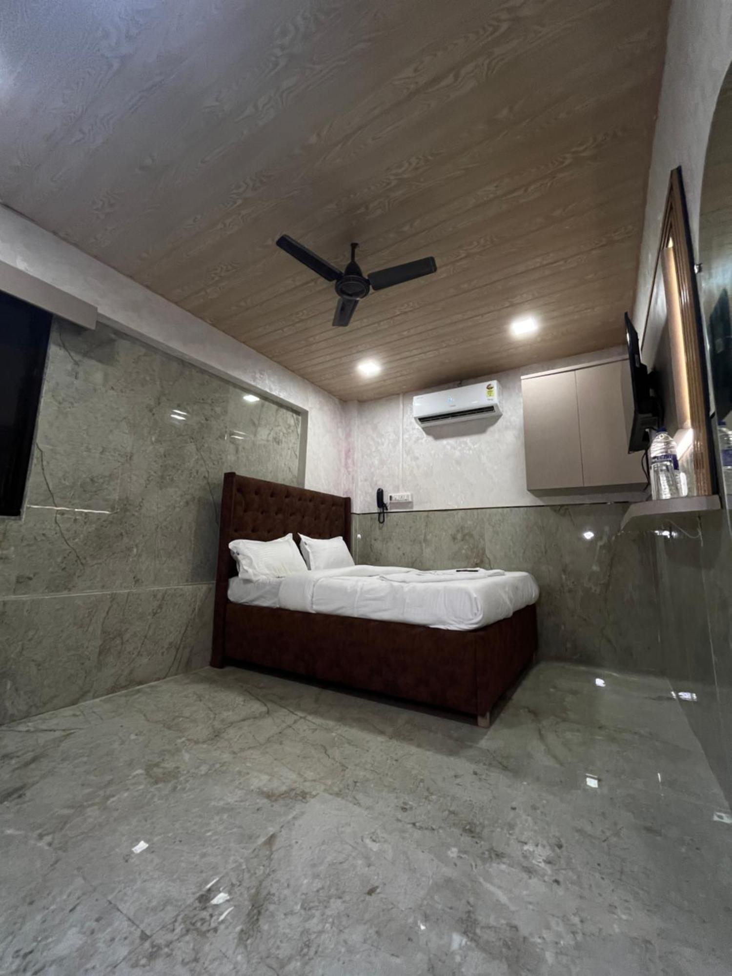 Hotel Newyork By Stayzy 3*
