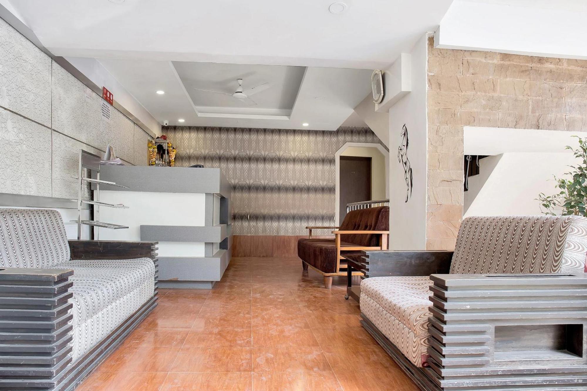 OYO 5665 Rana Residency Hotel