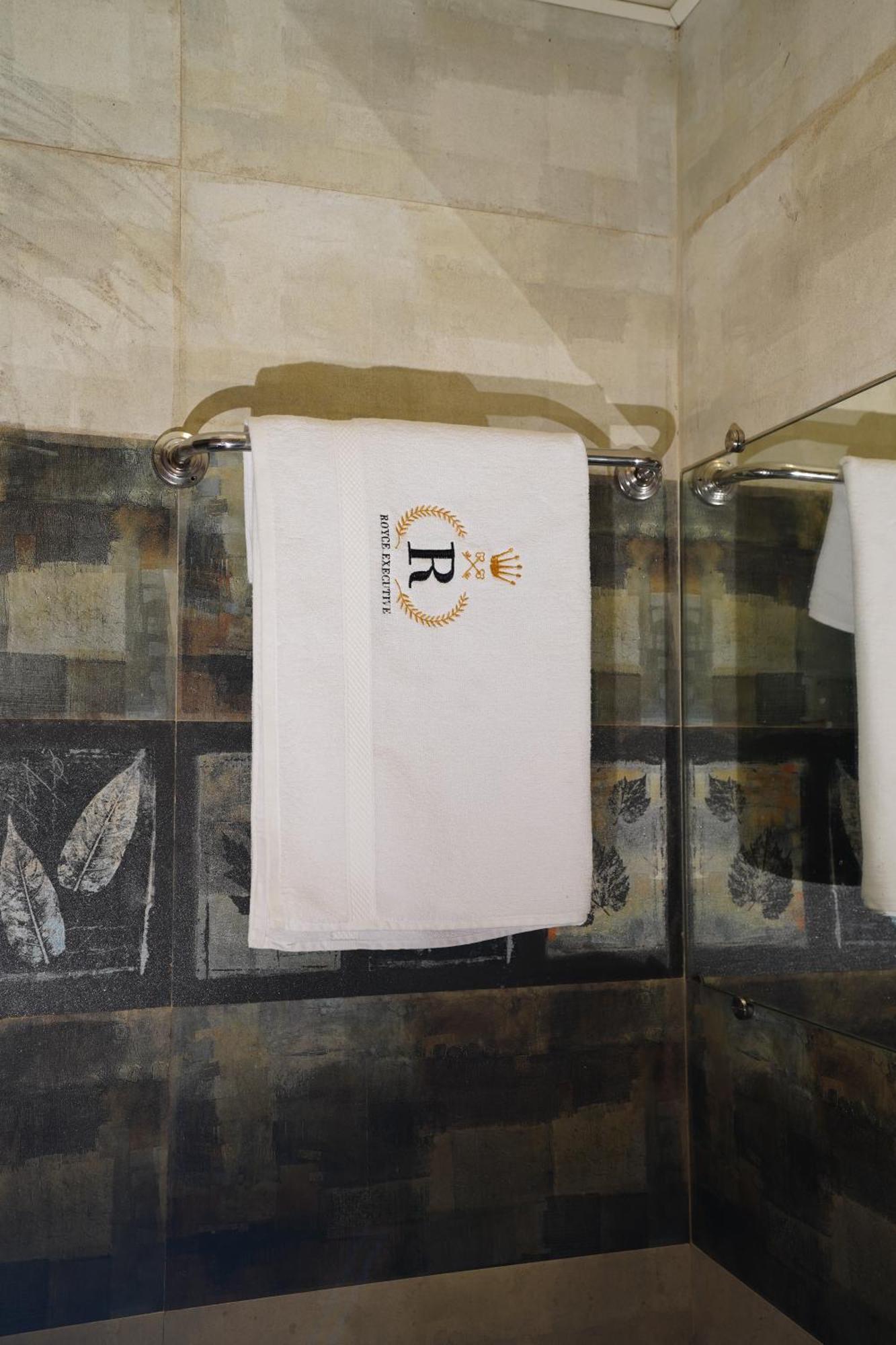 Royce Executive Near Us Consulate, Bandra Kurla Complex 3*