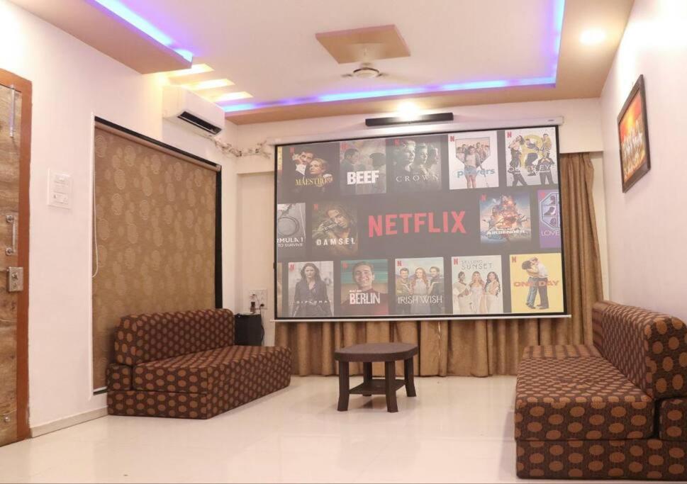 Stayhaven Aqua With Pvt Theatre & Pool Pousada Mumbai