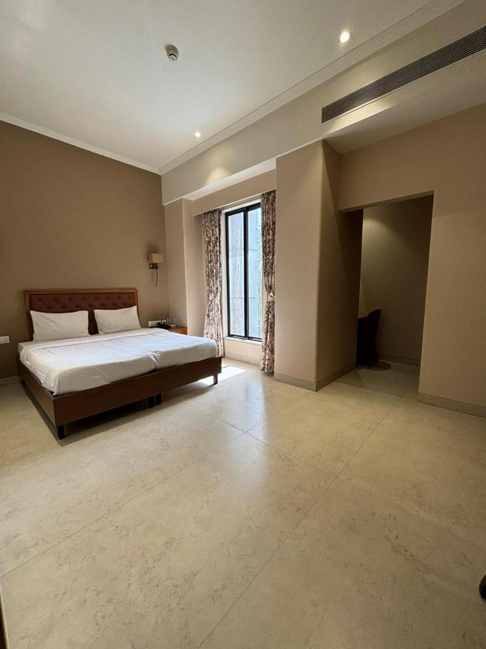 Hotel The Hub Link Mumbai