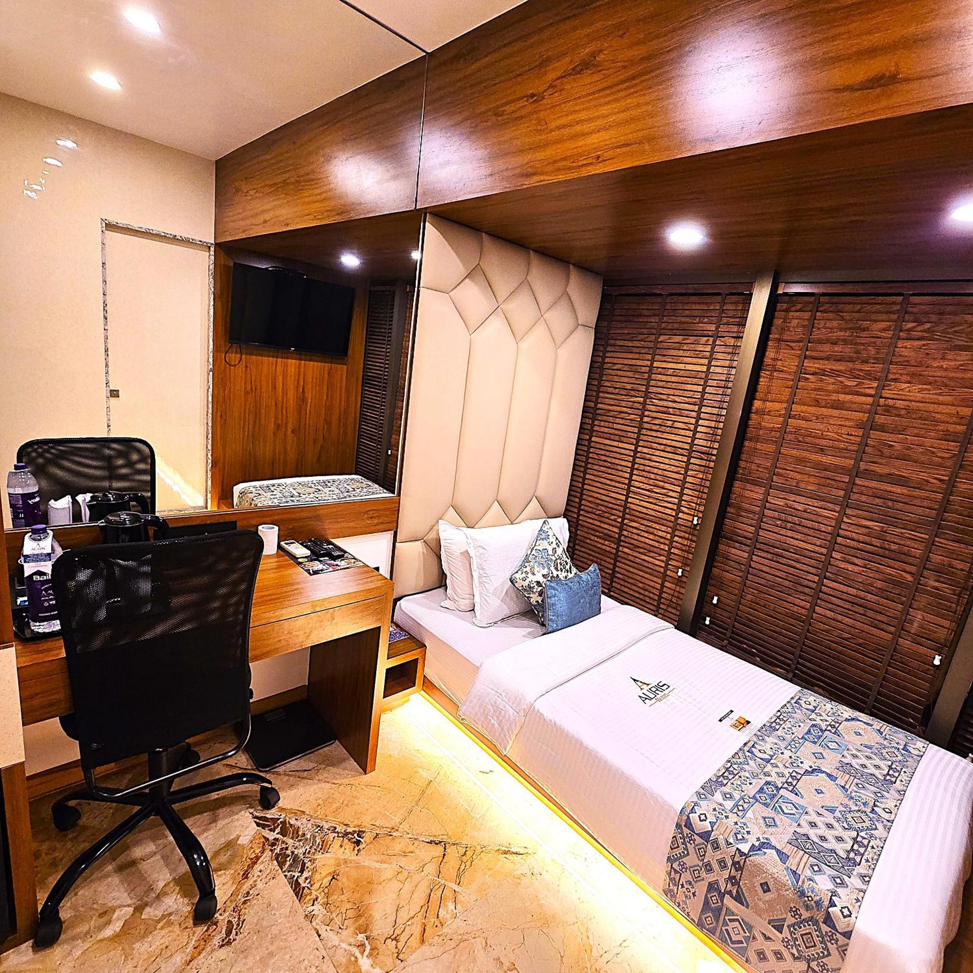 Auris & Banquets, International Airport 4*