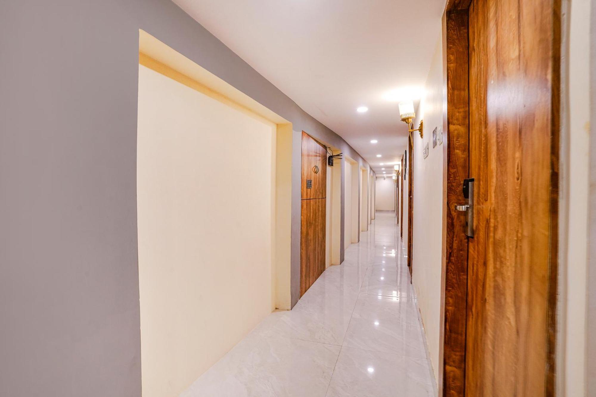 Fabhotel Grand Prime - Nr Nesco Exhibition Centre