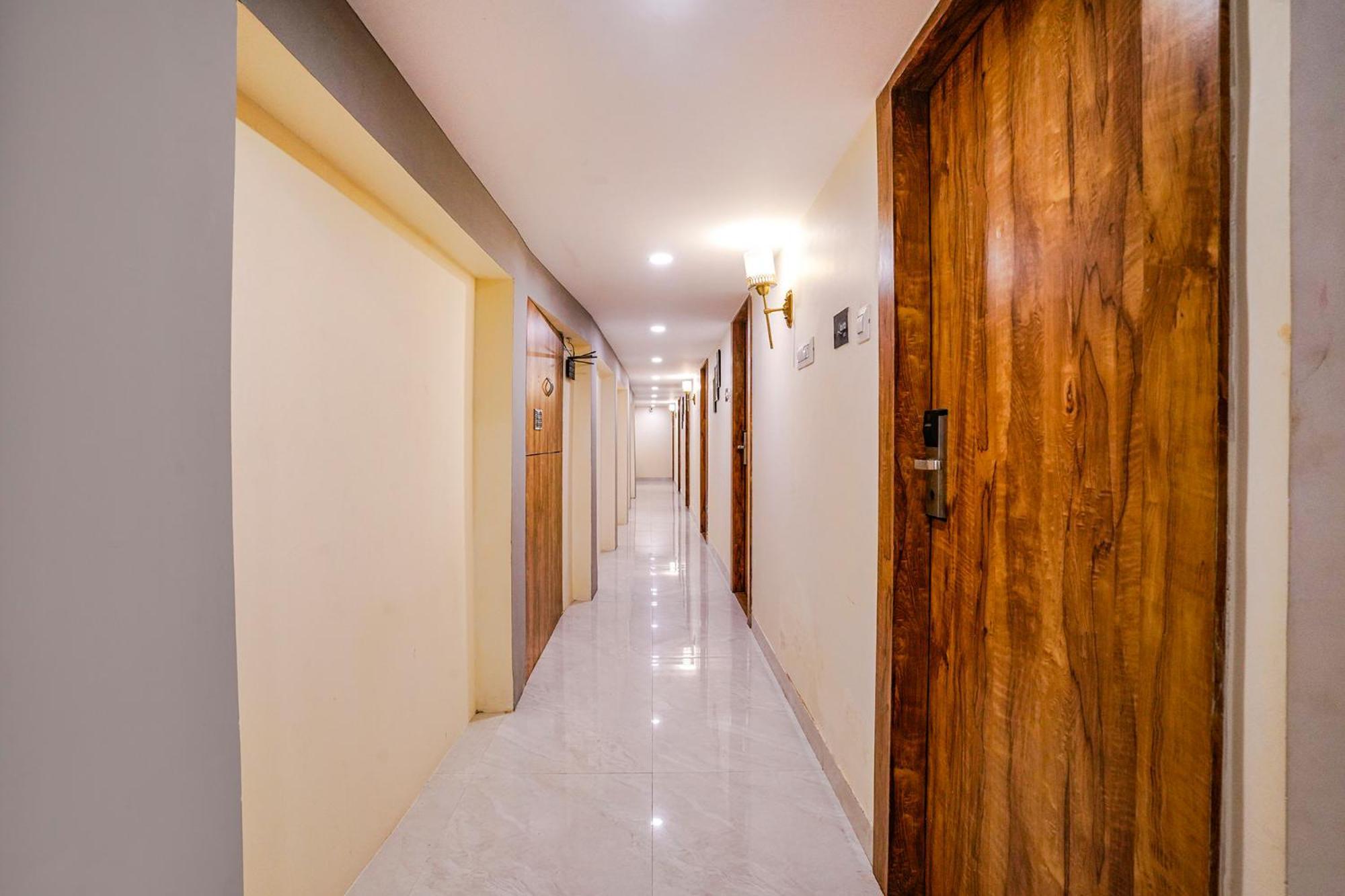 Fabhotel Grand Prime - Nr Nesco Exhibition Centre Hotel 3*