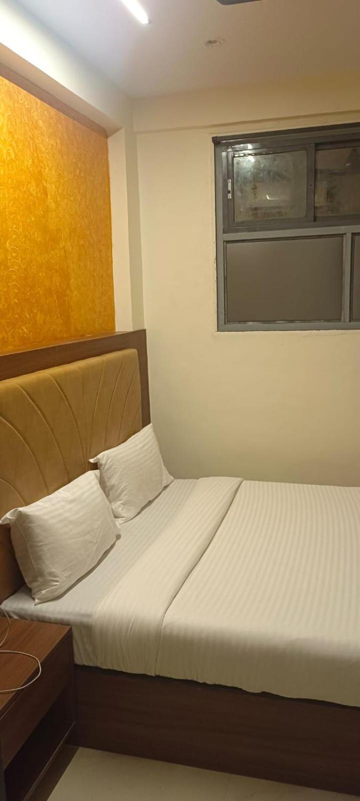 Hotel Le West Near Exhibition Center &