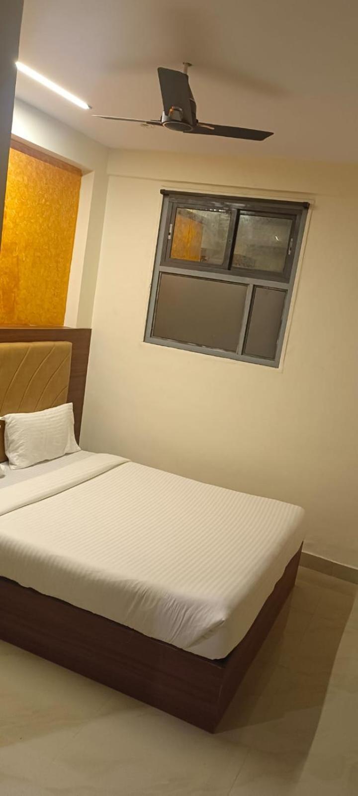 Le West Near Exhibition Center & Hotel 3*