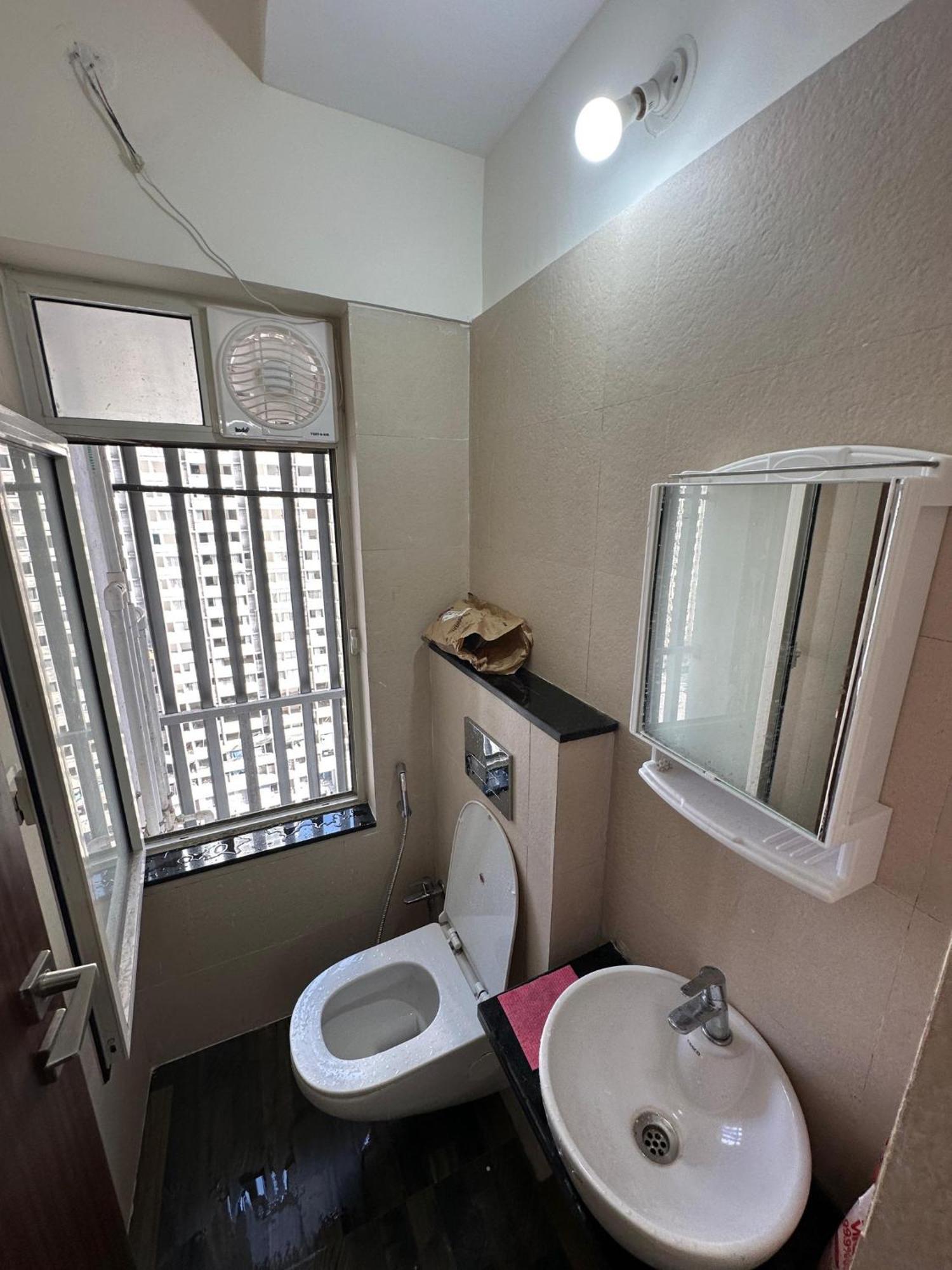 Economical 1bhk On Western Highway Apartment *