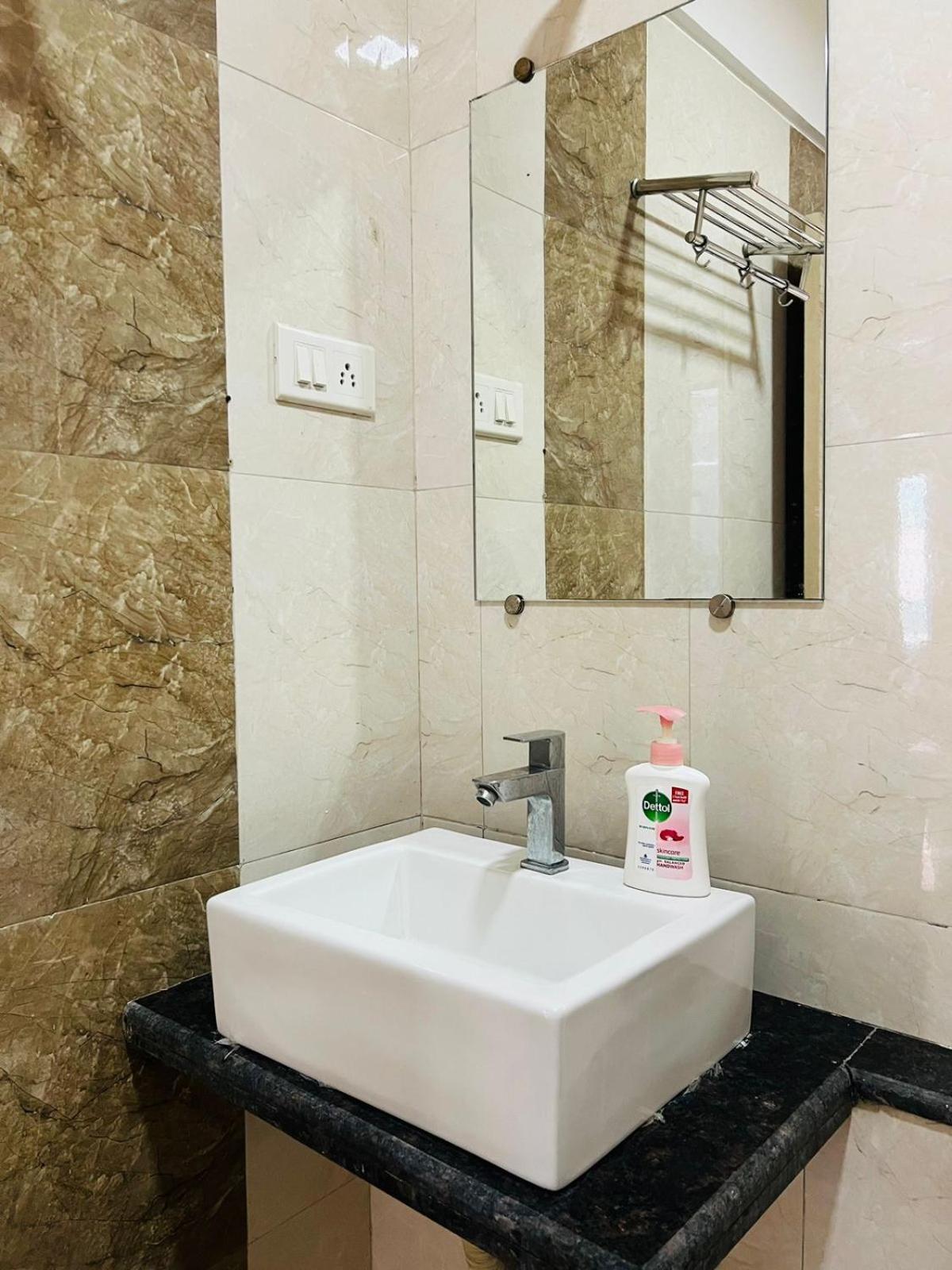 Luna Spaces- Near International Airport