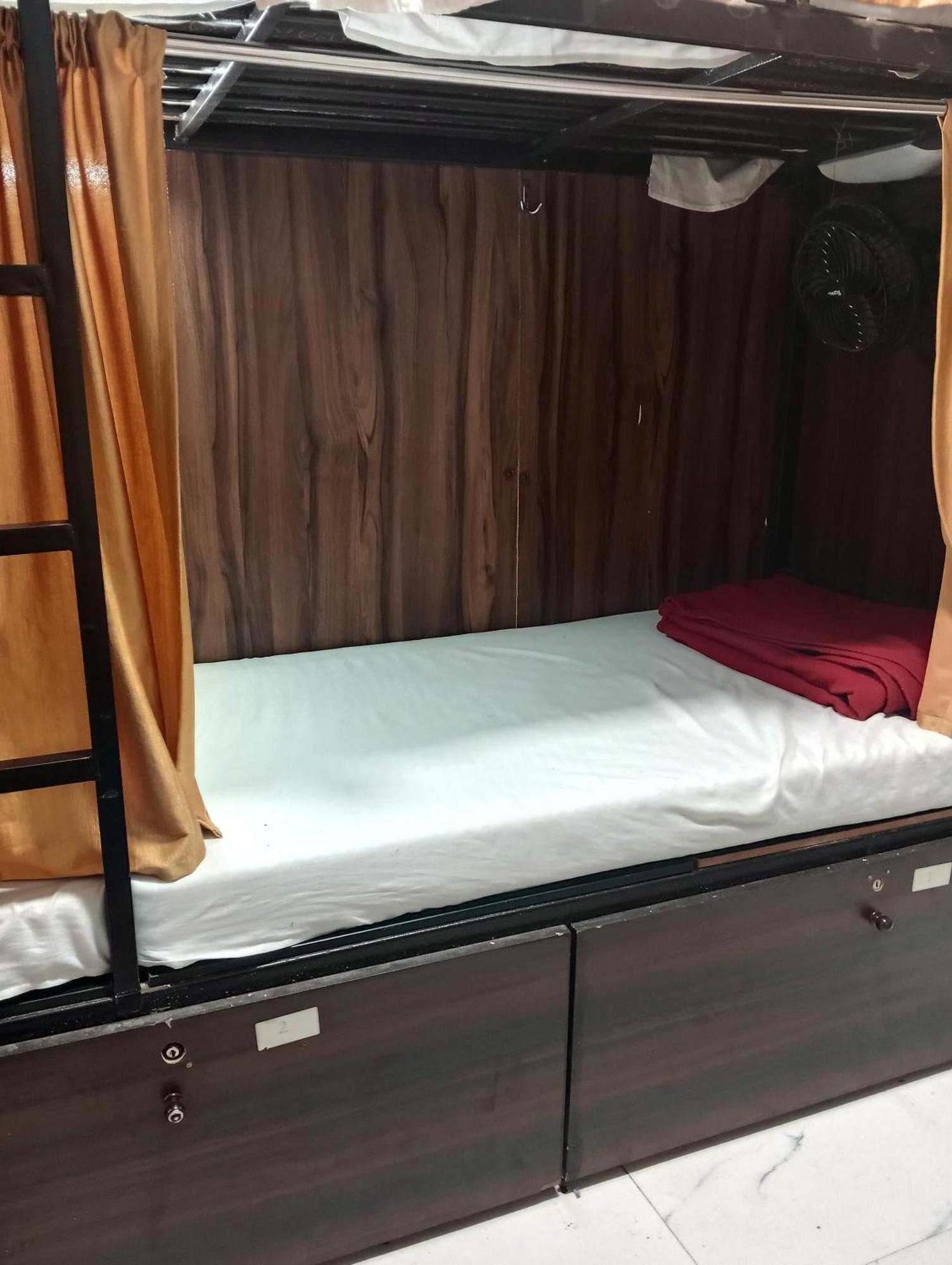 Hotel Golden View Near Masjid Bander Station 2*