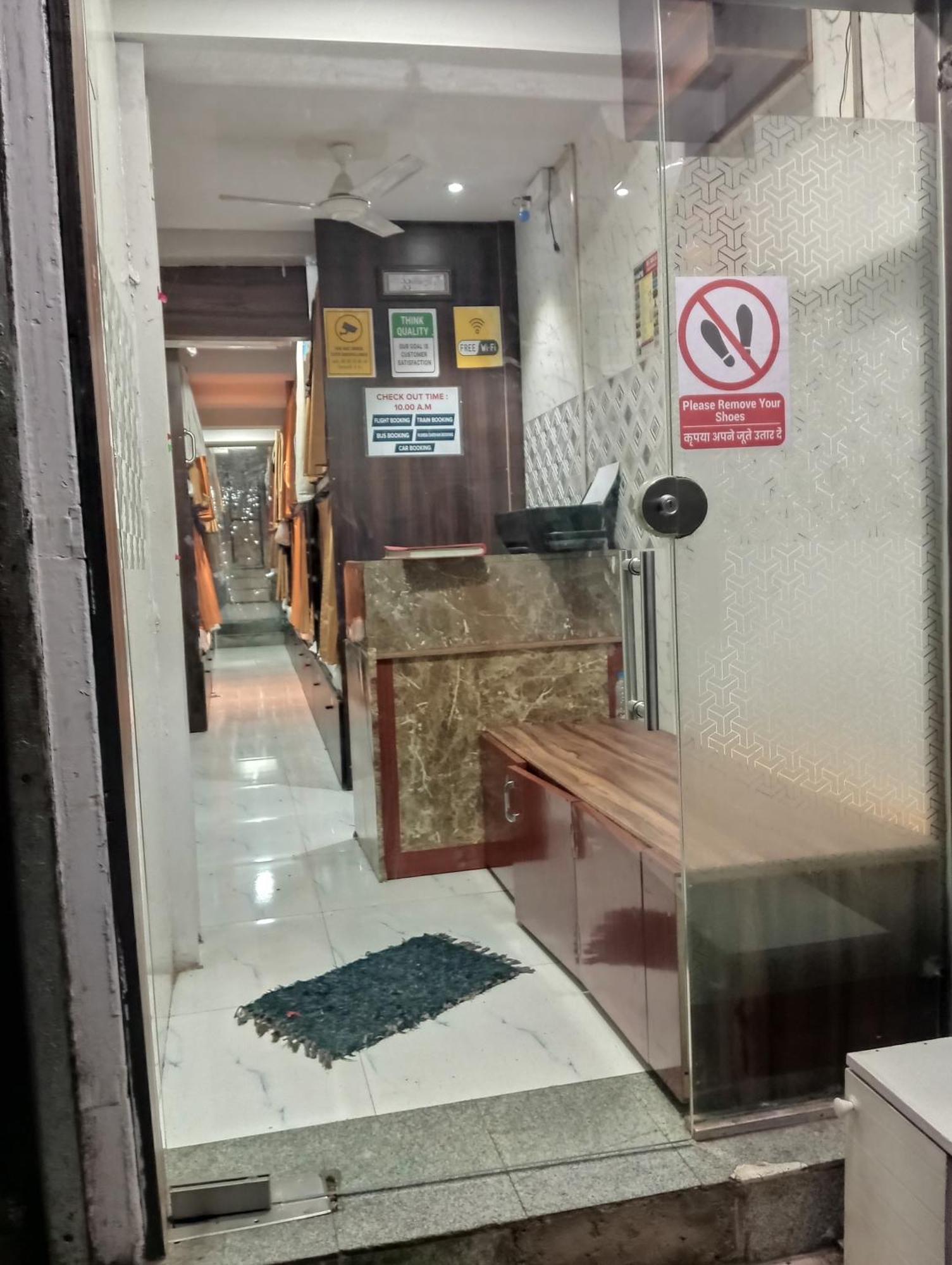 Hotel Golden View Near Masjid Bander Station Mumbai
