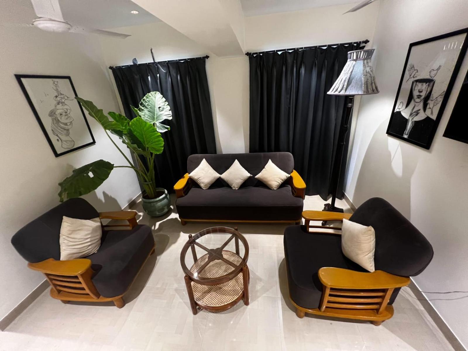 Dhanvantari Luxury Near Kokilaben Dhirubhai Ambani Hospital Hotel Mumbai