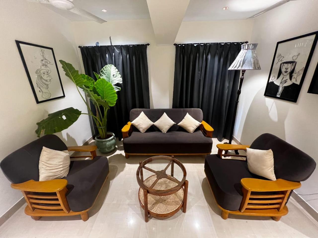 Dhanvantari Luxury Near Kokilaben Dhirubhai Ambani Hospital 3* Mumbai