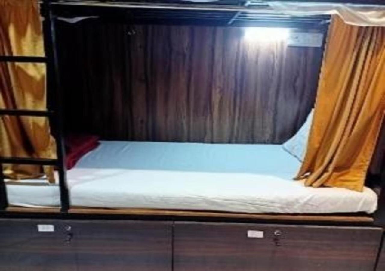 Hotel Golden View Near Masjid Bander Station 2*