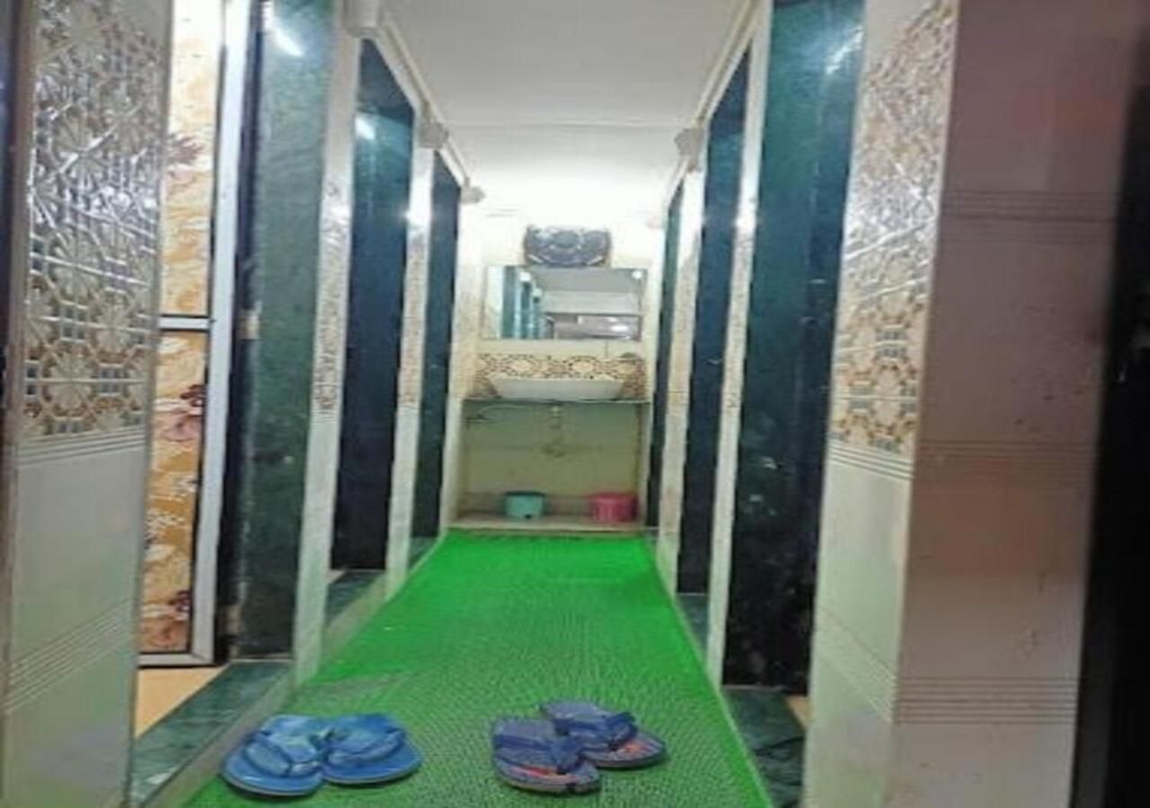 Hotel Golden View Near Masjid Bander Station Mumbai