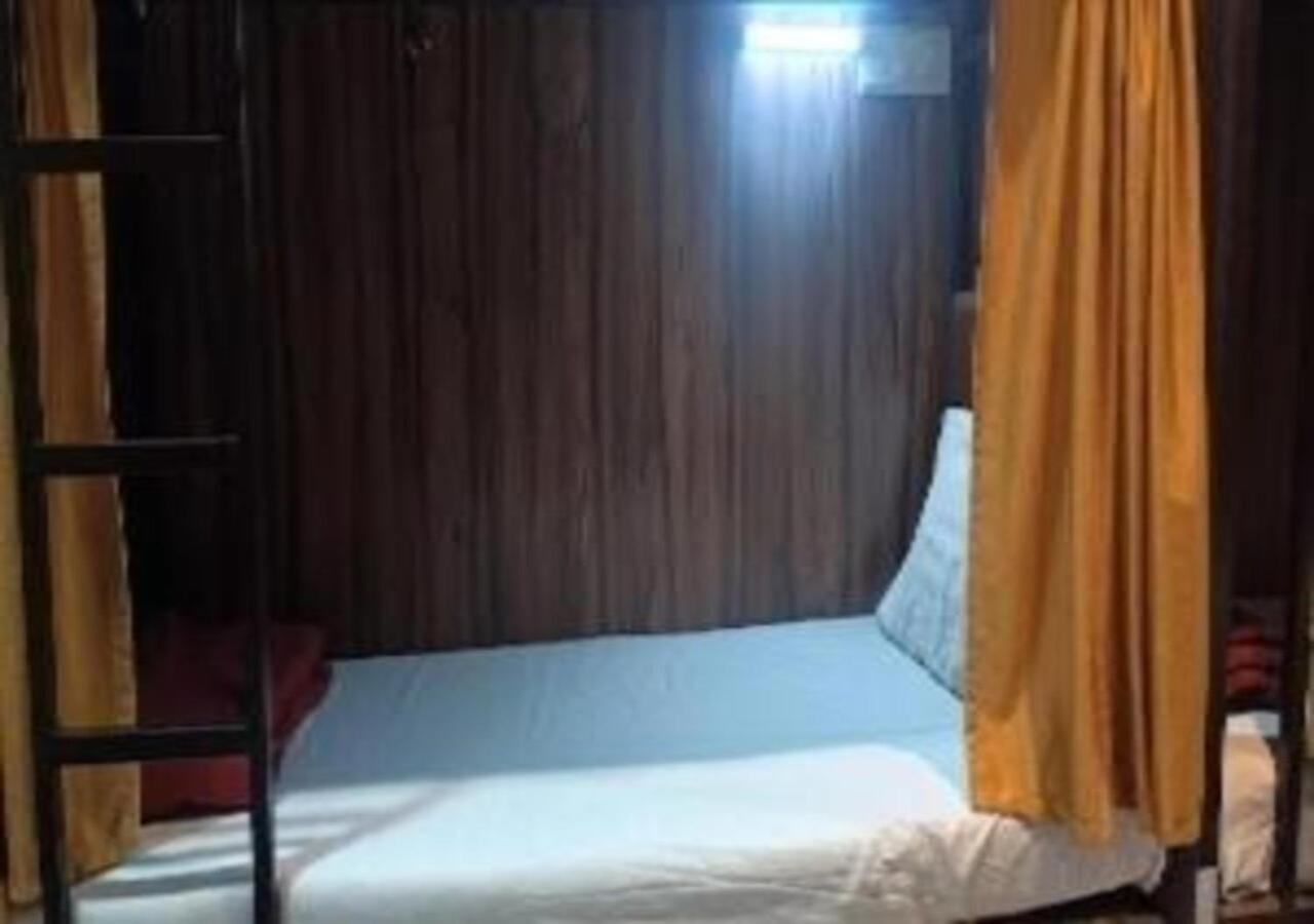 Hotel Golden View Near Masjid Bander Station 2*