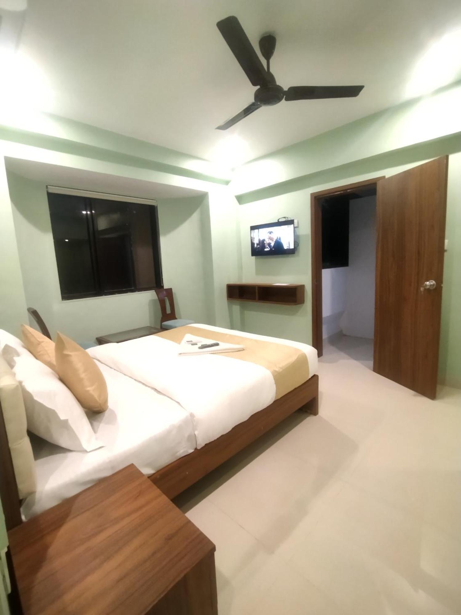 Hotel Everest And Mumbai