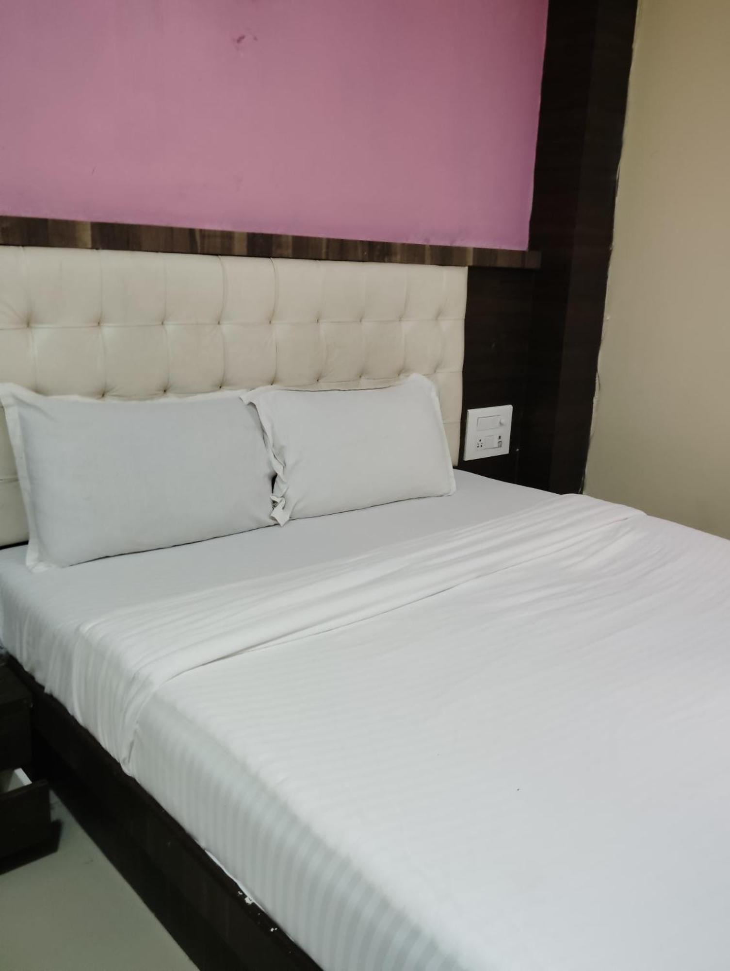 Golden Park Near Nesco Hotel *