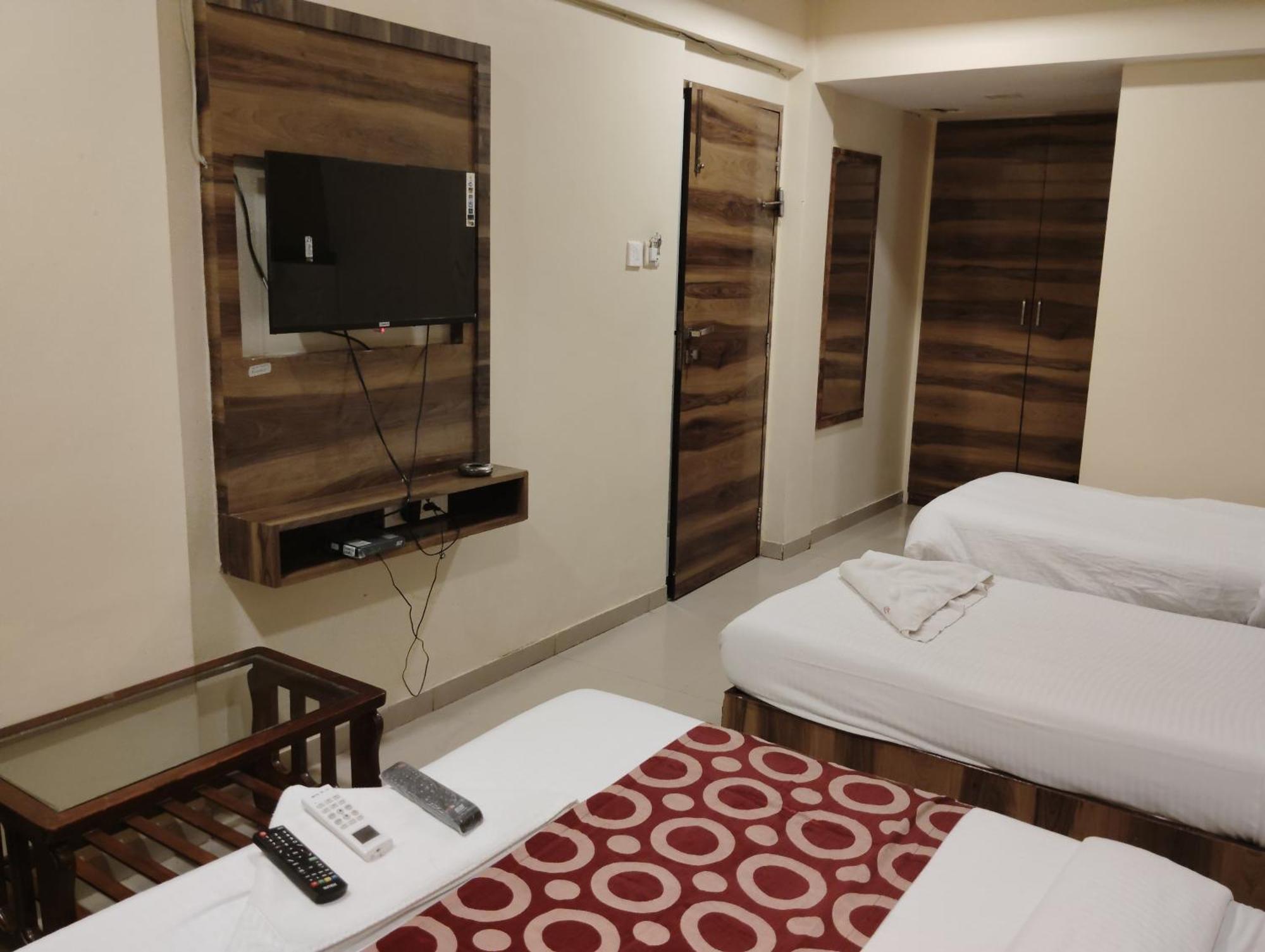 Hotel Golden Park Near Nesco *