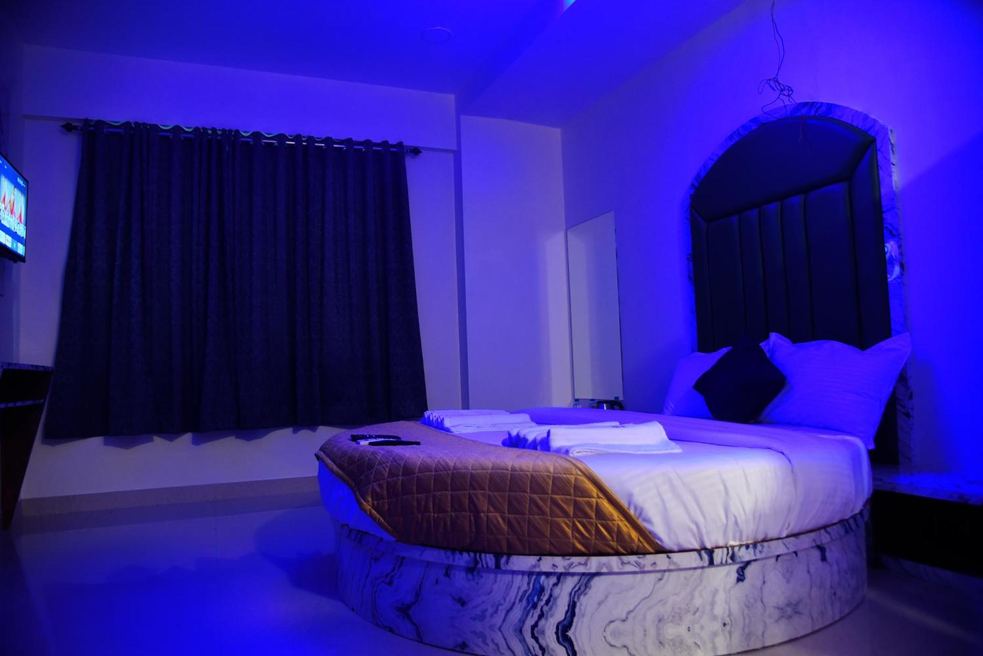 Edition Blue - Mohammed Ali Road Hotel Mumbai