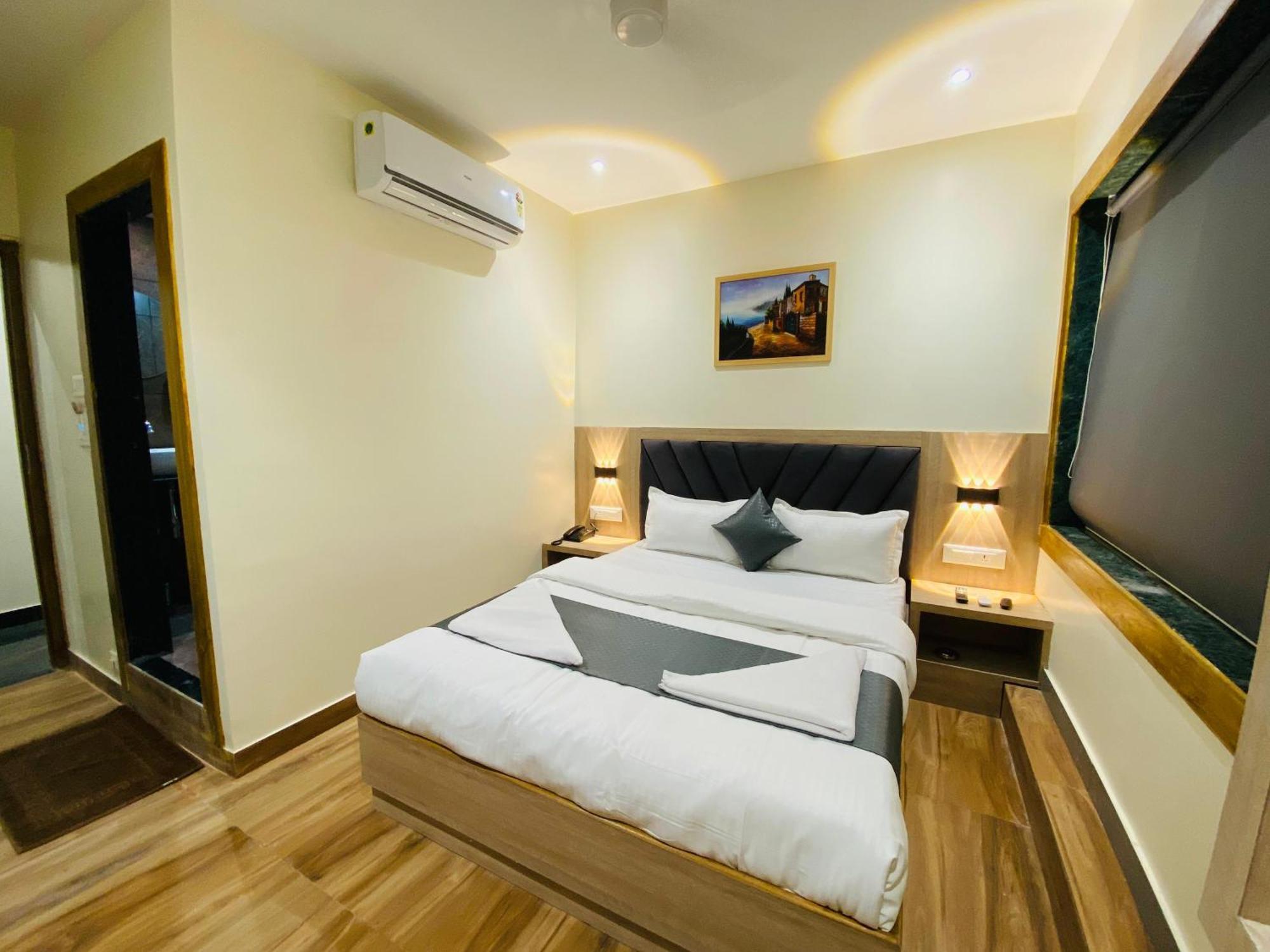 Glitz Riza - Nr Nesco Exhibition Centre Goregaon Mumbai