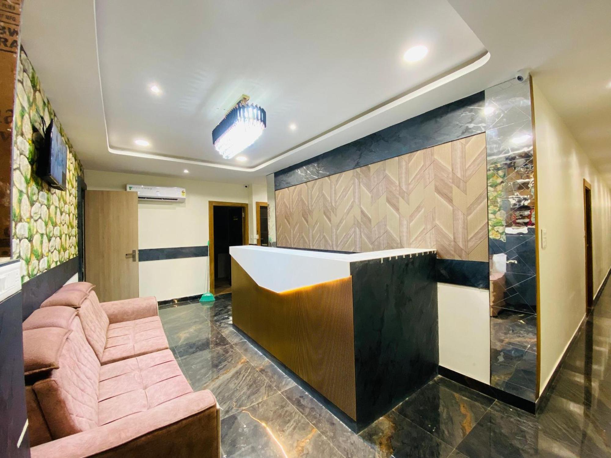 Glitz Riza - Nr Nesco Exhibition Centre Goregaon