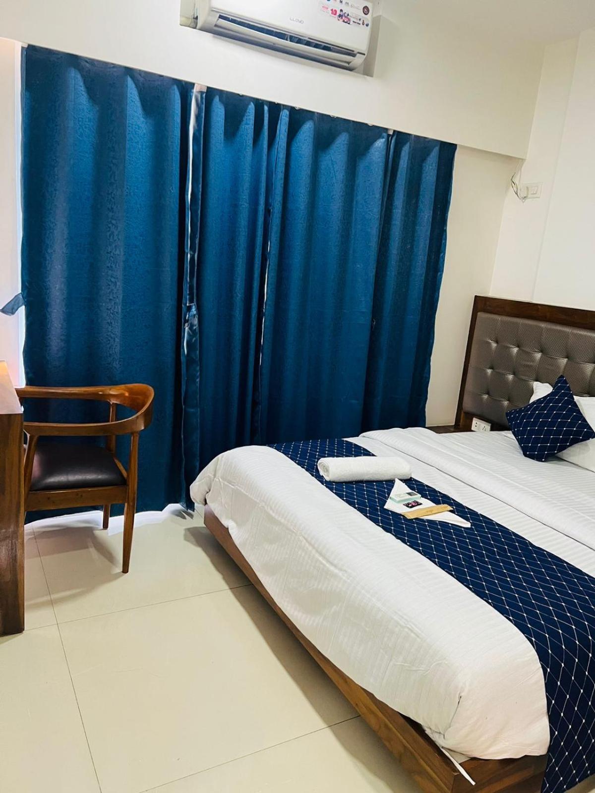 Luna Spaces- Near International Airport Guest house