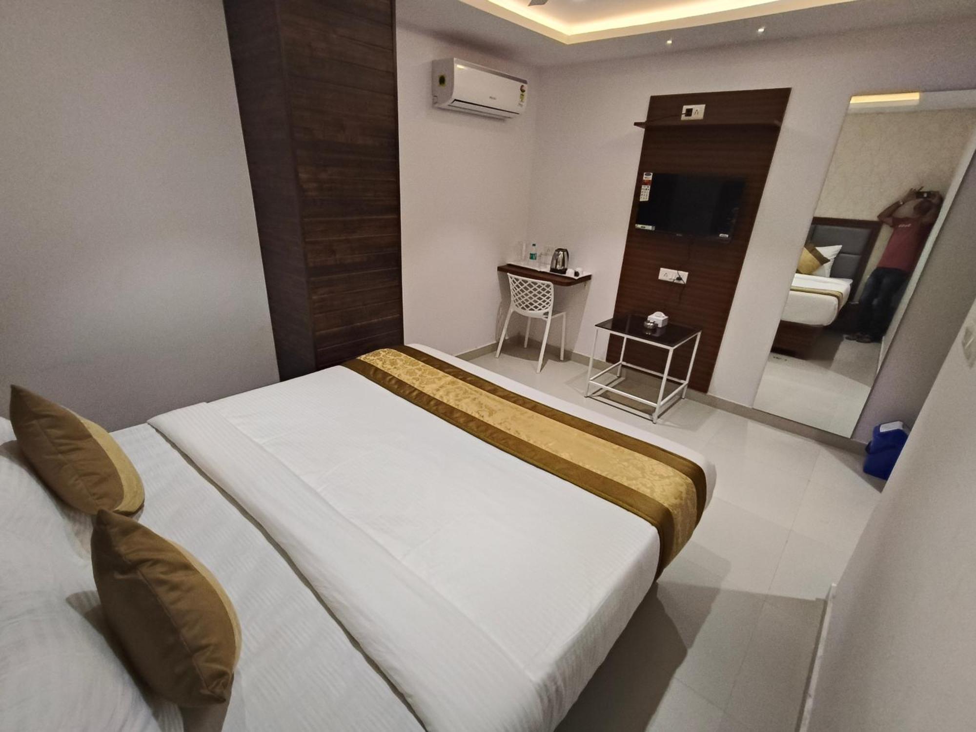 Morya Residency Parel Hotel