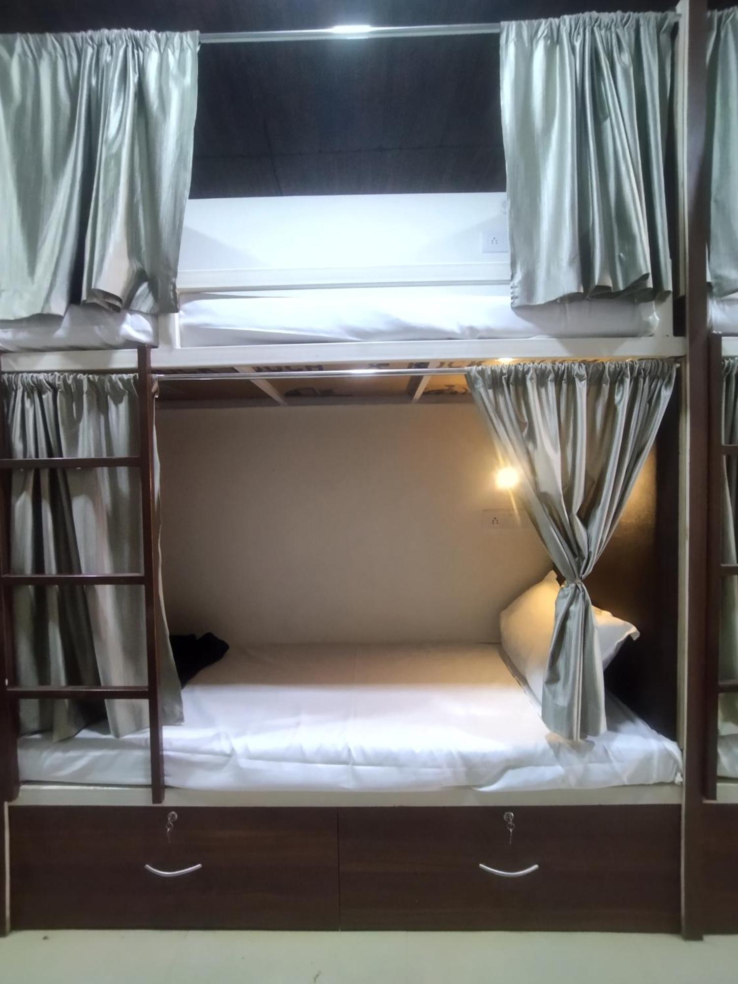 Afreen Ac Dormitory Hostel Mumbai