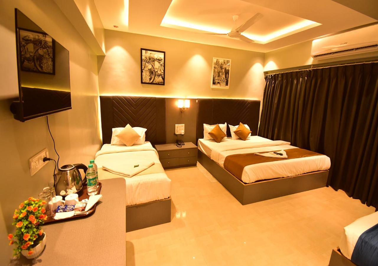 Dhanvantari Luxury Near Kokilaben Dhirubhai Ambani Hospital Hotel