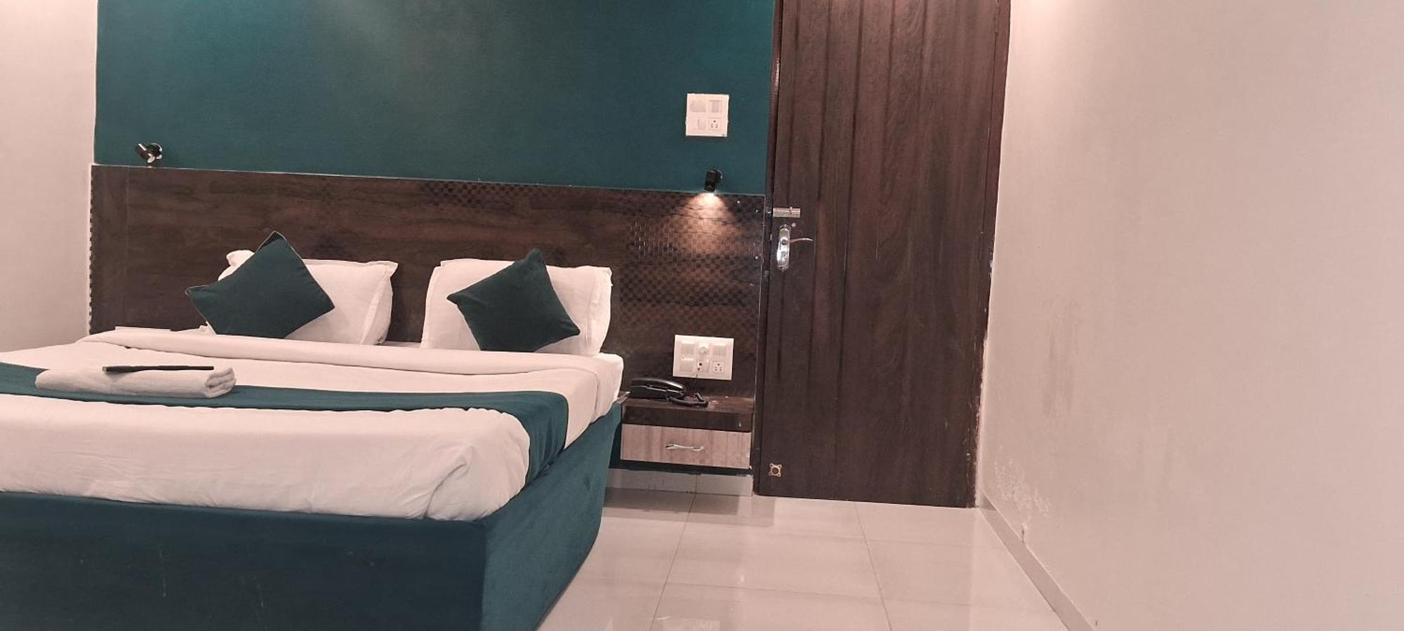 Shine Hospitality Group 3*