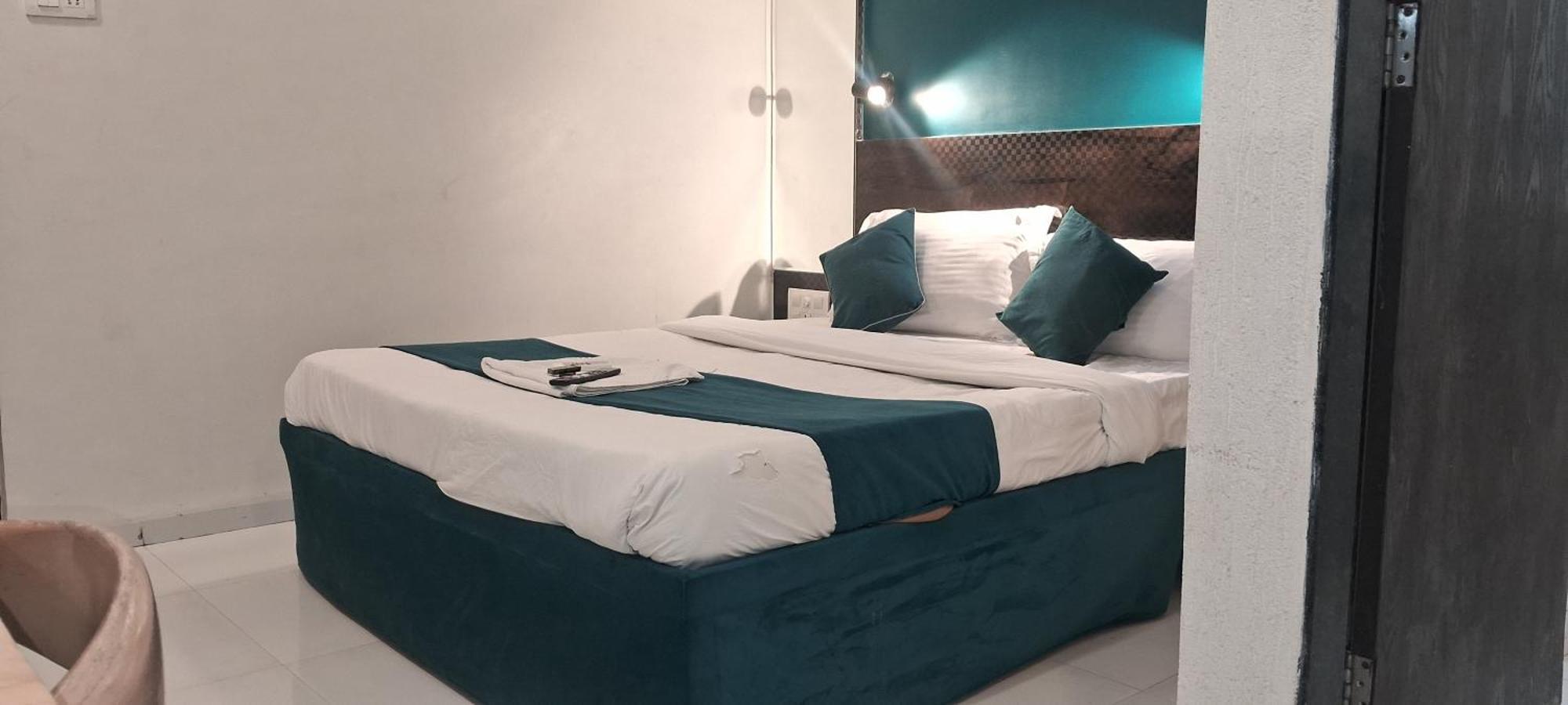 Shine Hospitality Group 3* Mumbai