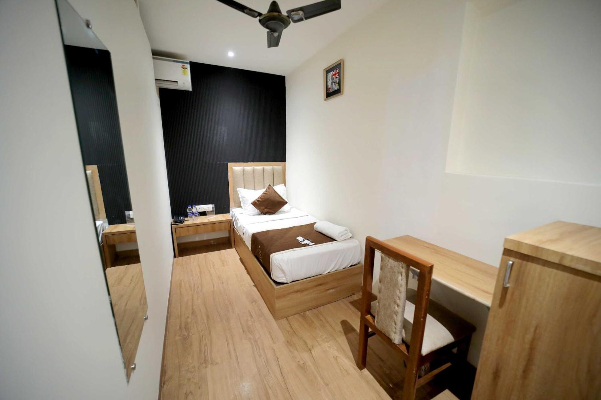 Cabinstay-airport Hostel Mumbai