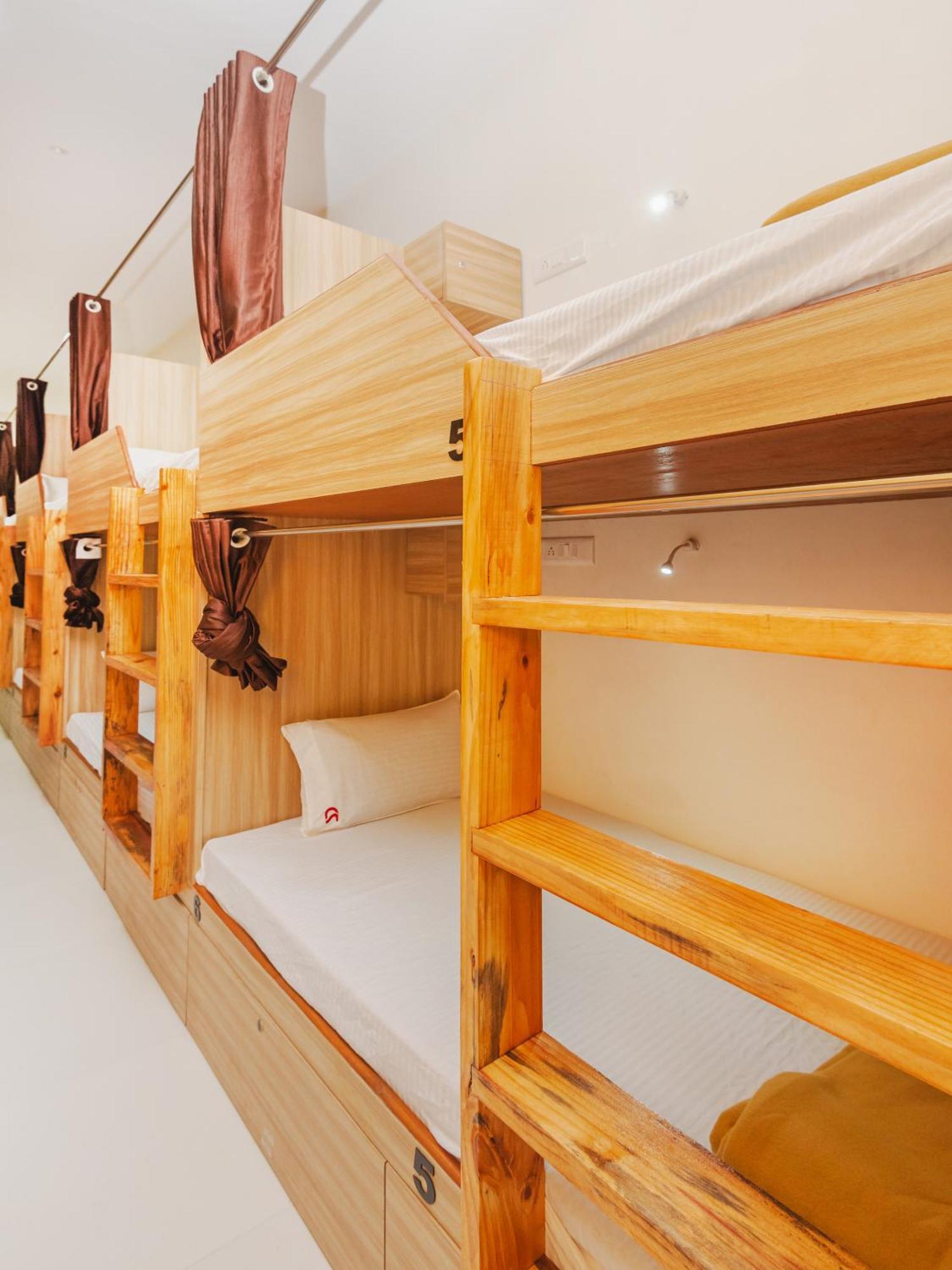 Sahara Stay-near Nesco Exhibition Centre Capsule hotel