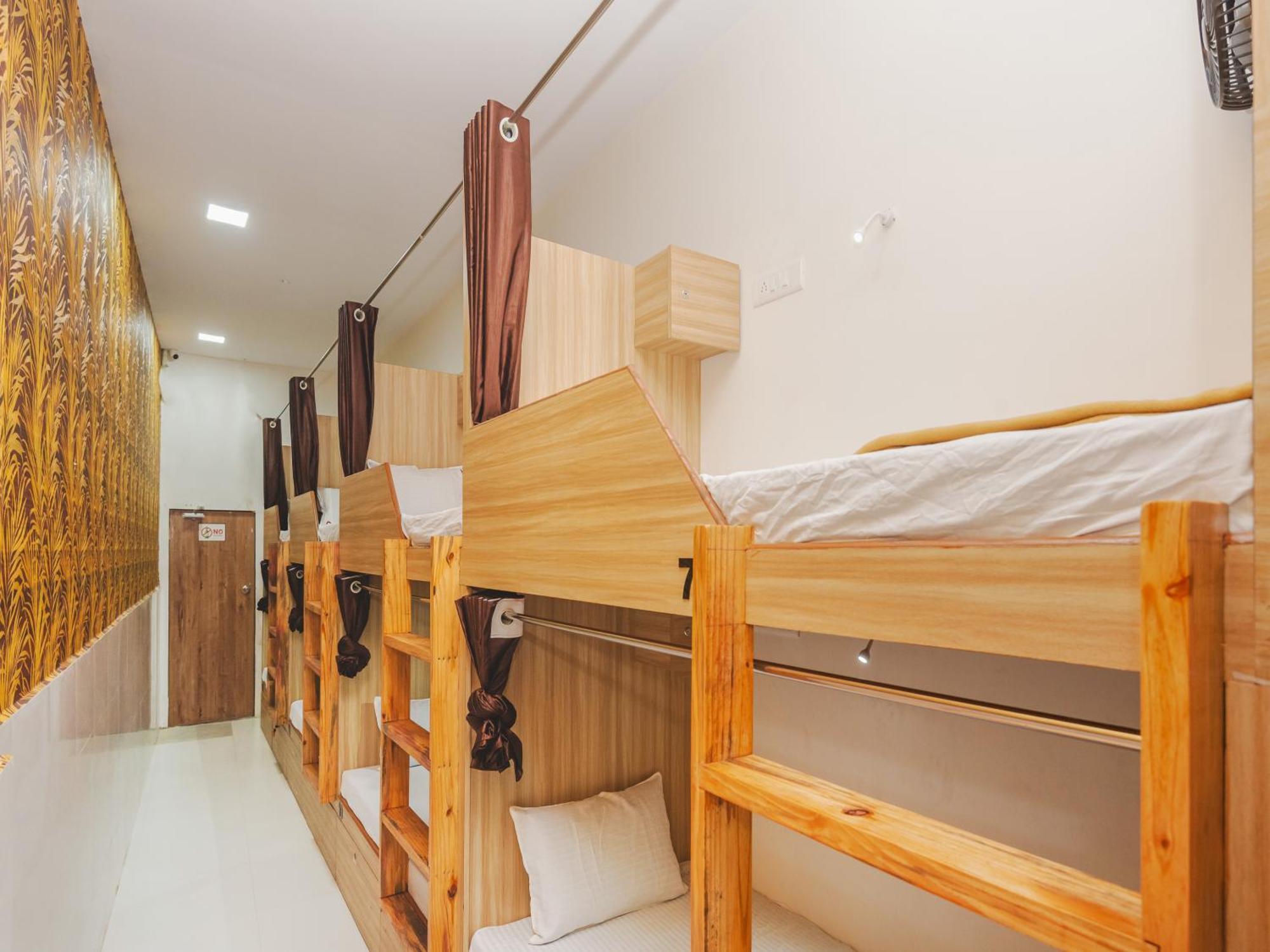 Sahara Stay-near Nesco Exhibition Centre Capsule hotel *