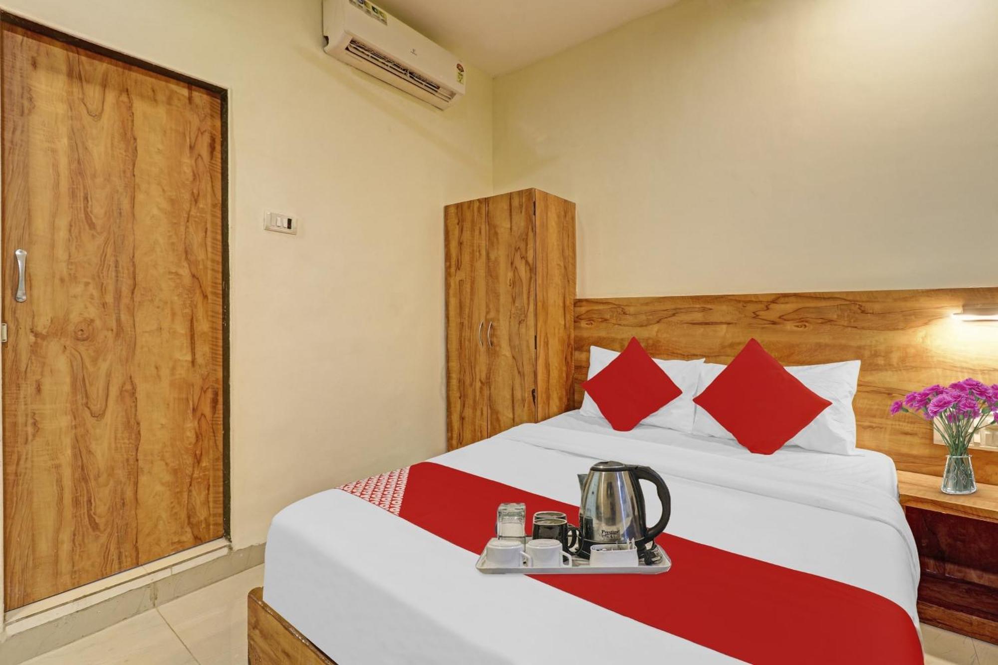 O The Near Chhatrapati Shivaji International Airport Hotel