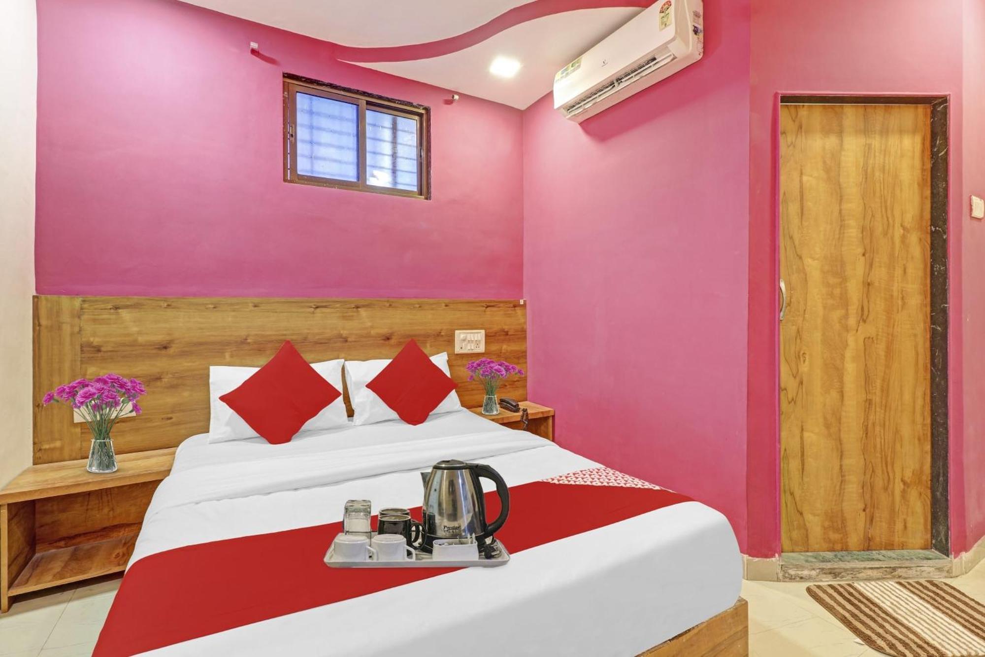 Hotel O The Near Chhatrapati Shivaji International Airport