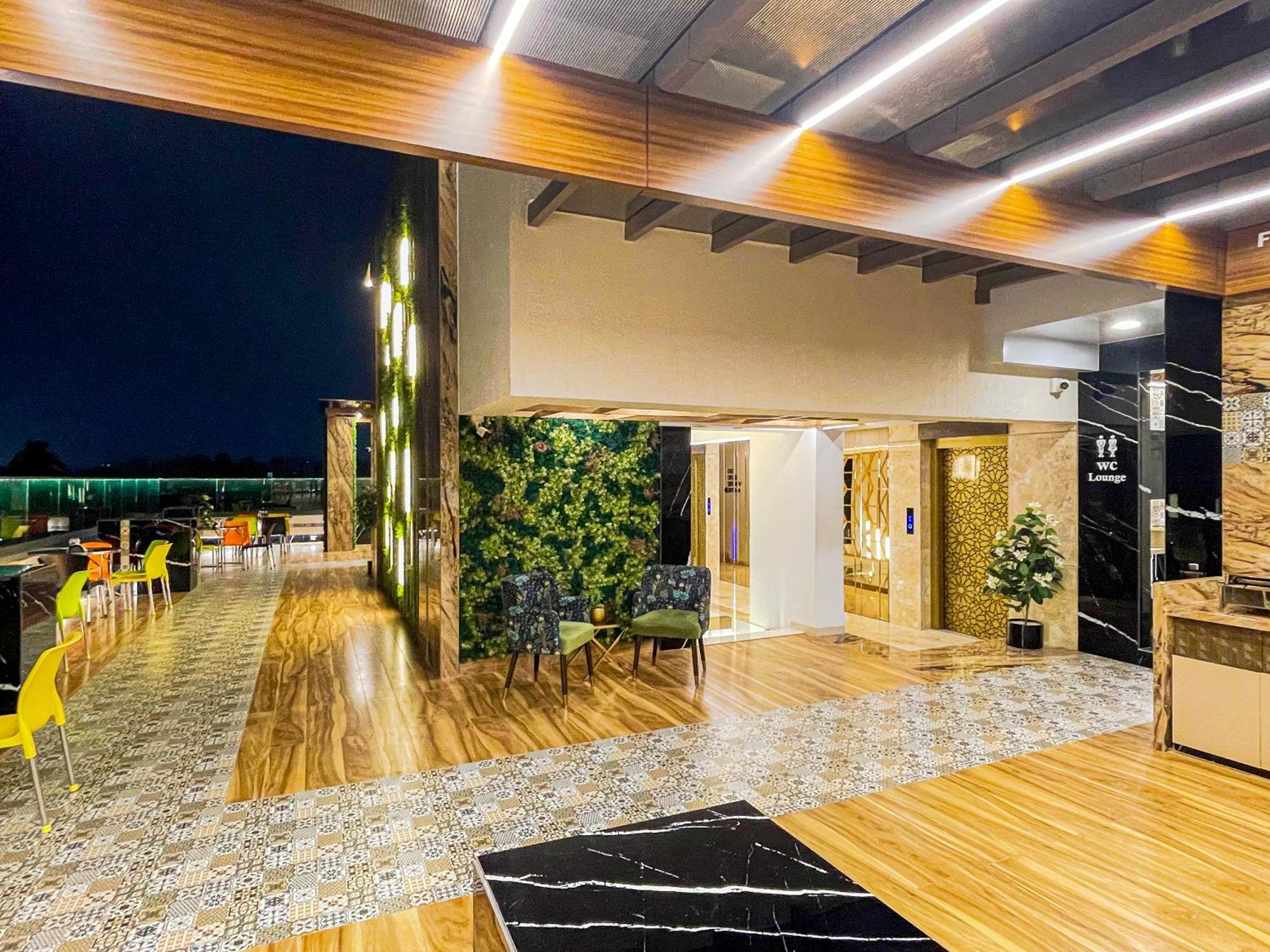 Auris & Banquets, International Airport