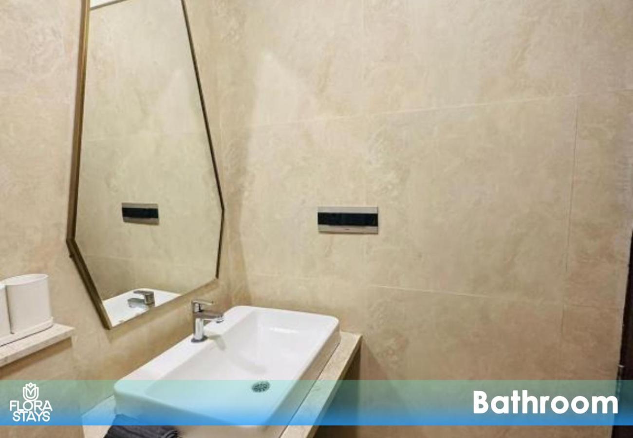 Apartment 1bhk Service In Bkc By Florastays