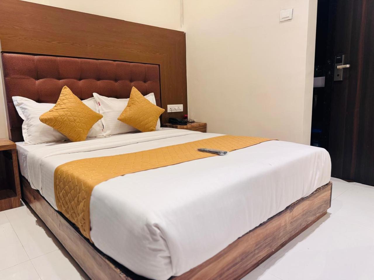 West Line Andheri Hotel Mumbai