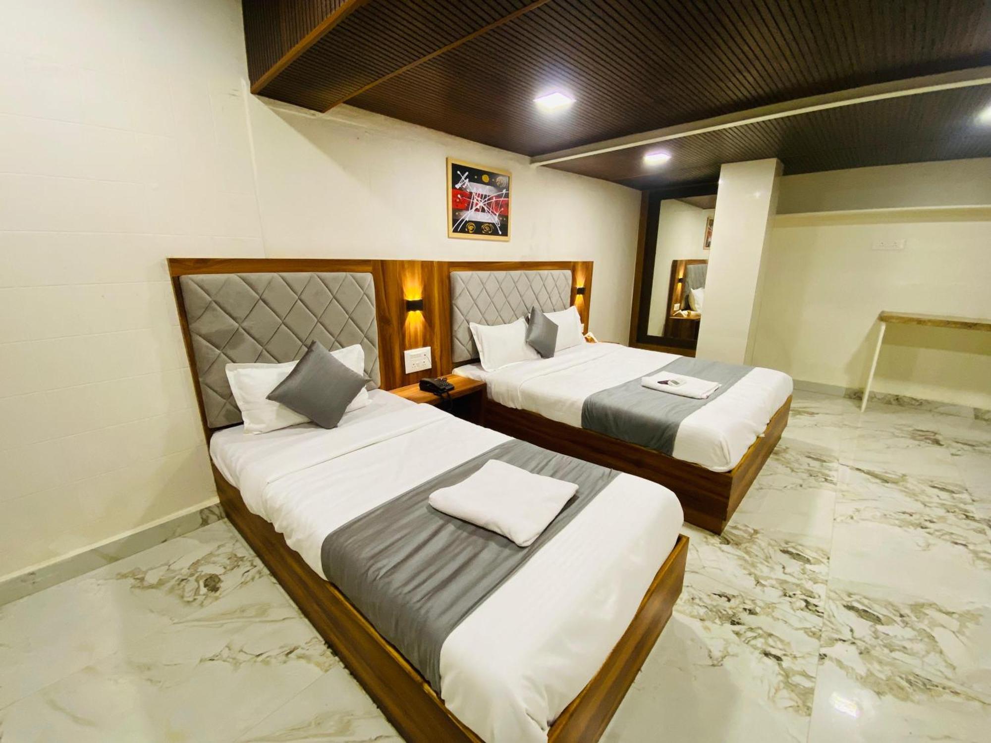 Hotel Avk-near Kokilaben Hospital & Versova Beach- With Kitchen