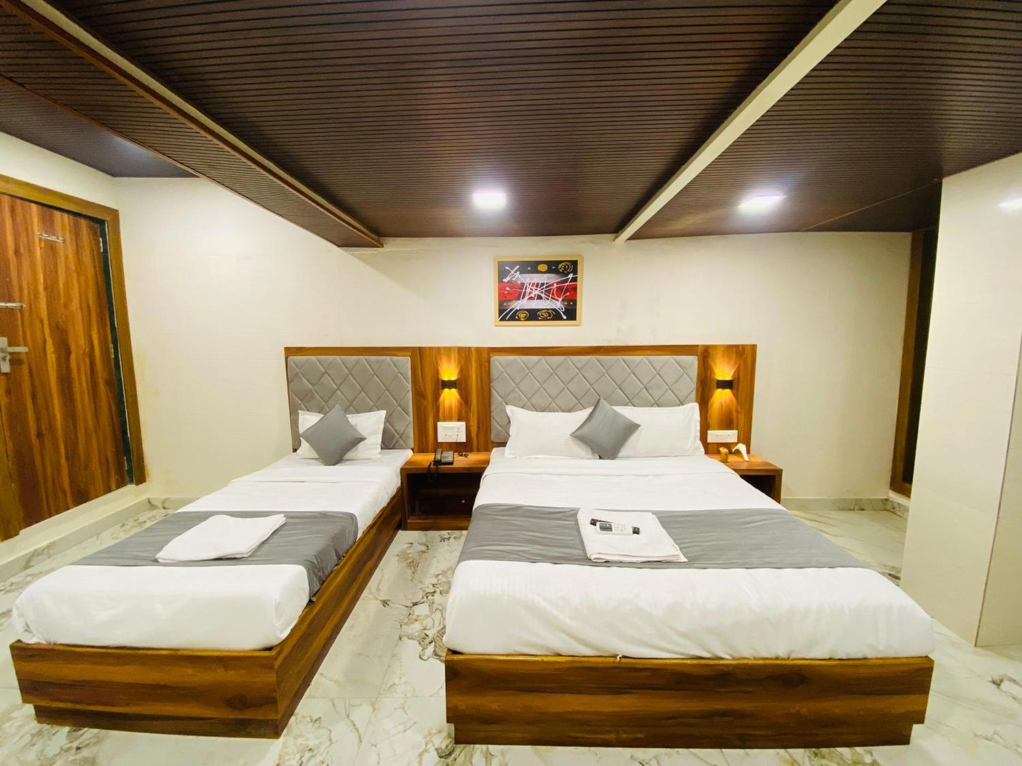 Avk-near Kokilaben Hospital & Versova Beach- With Kitchen Hotel Mumbai
