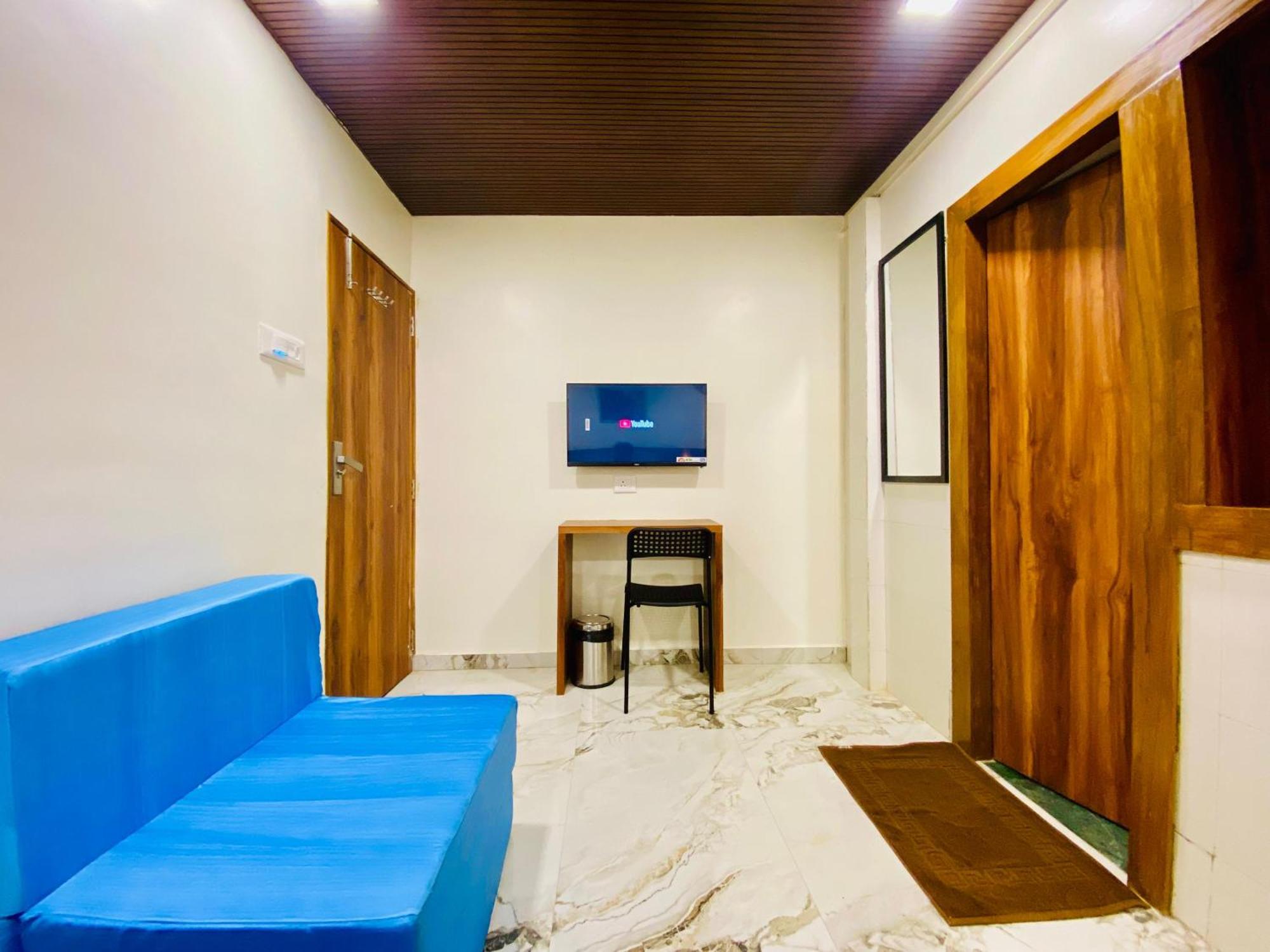 Avk-near Kokilaben Hospital & Versova Beach- With Kitchen Hotel 3*