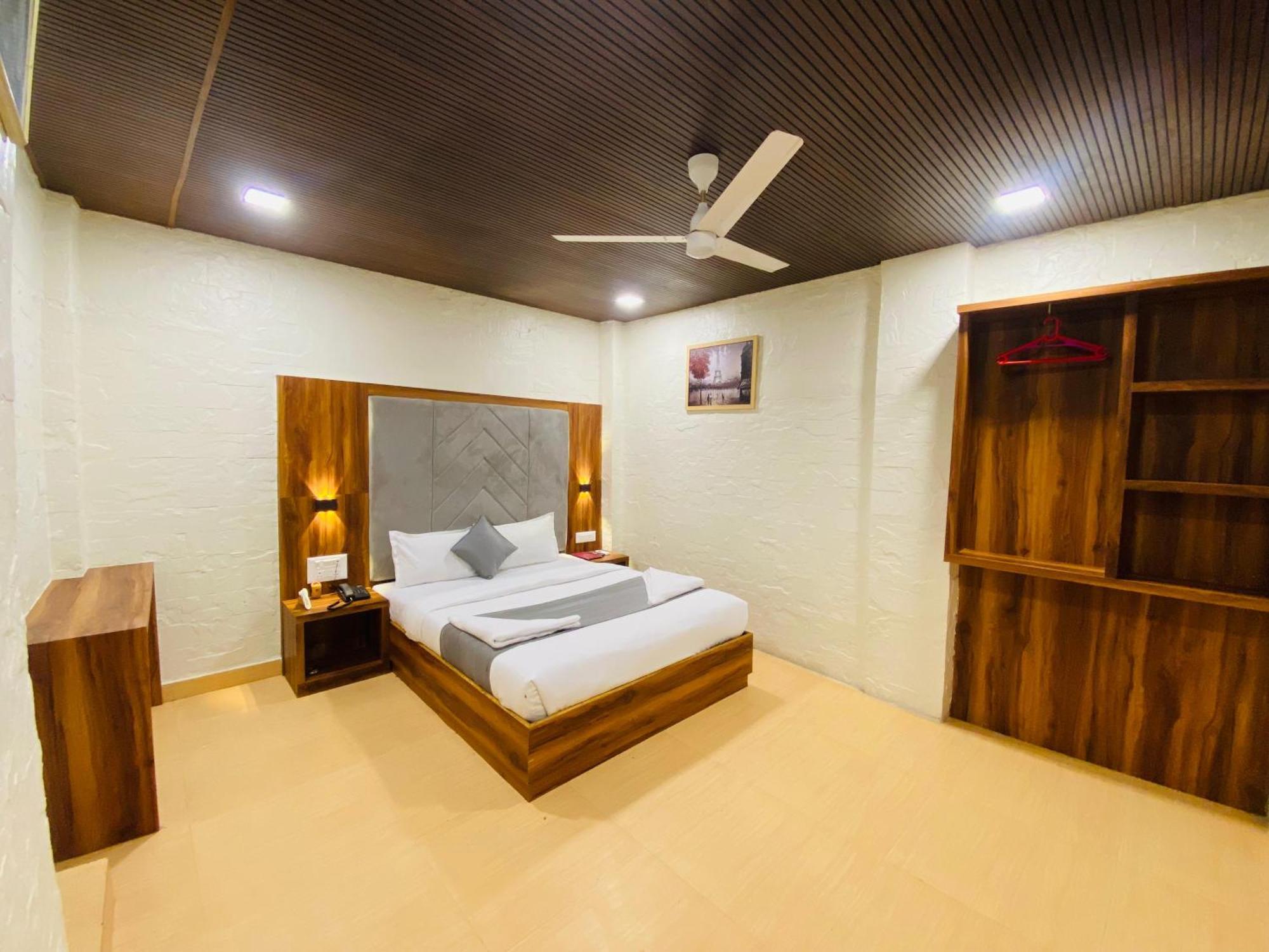 Avk-near Kokilaben Hospital & Versova Beach- With Kitchen 3* Mumbai