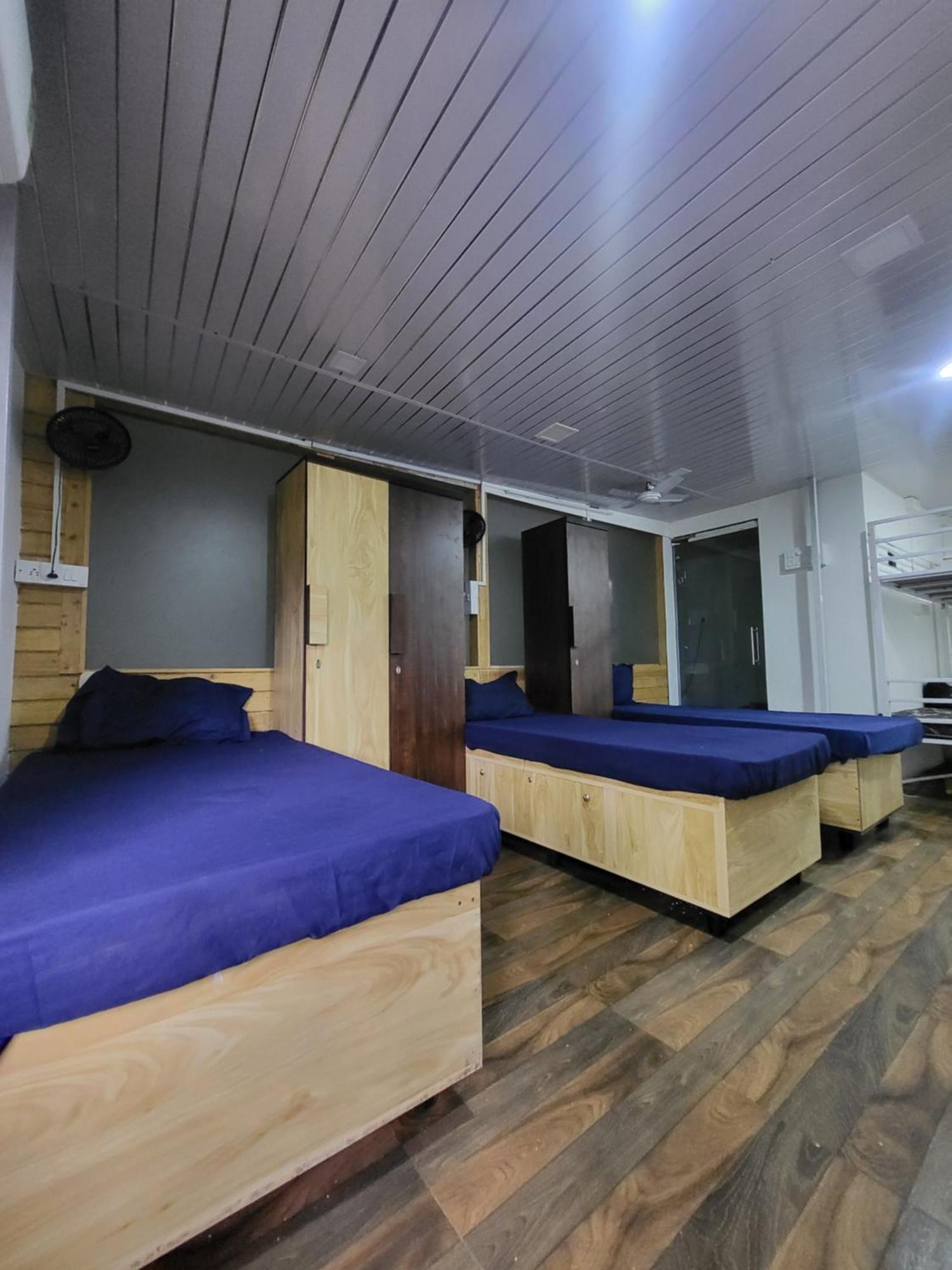 Zest 1054-andheri West Hostel