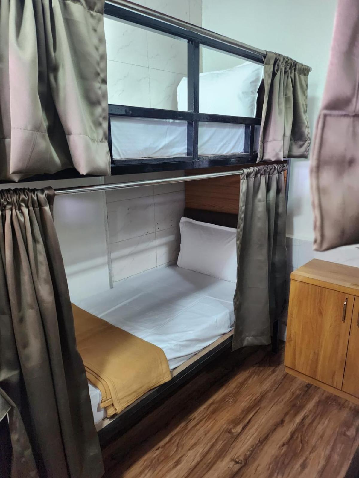 Capsule hotel Galaxy And *