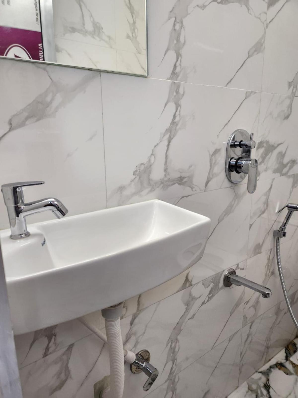 Capsule hotel Galaxy And *