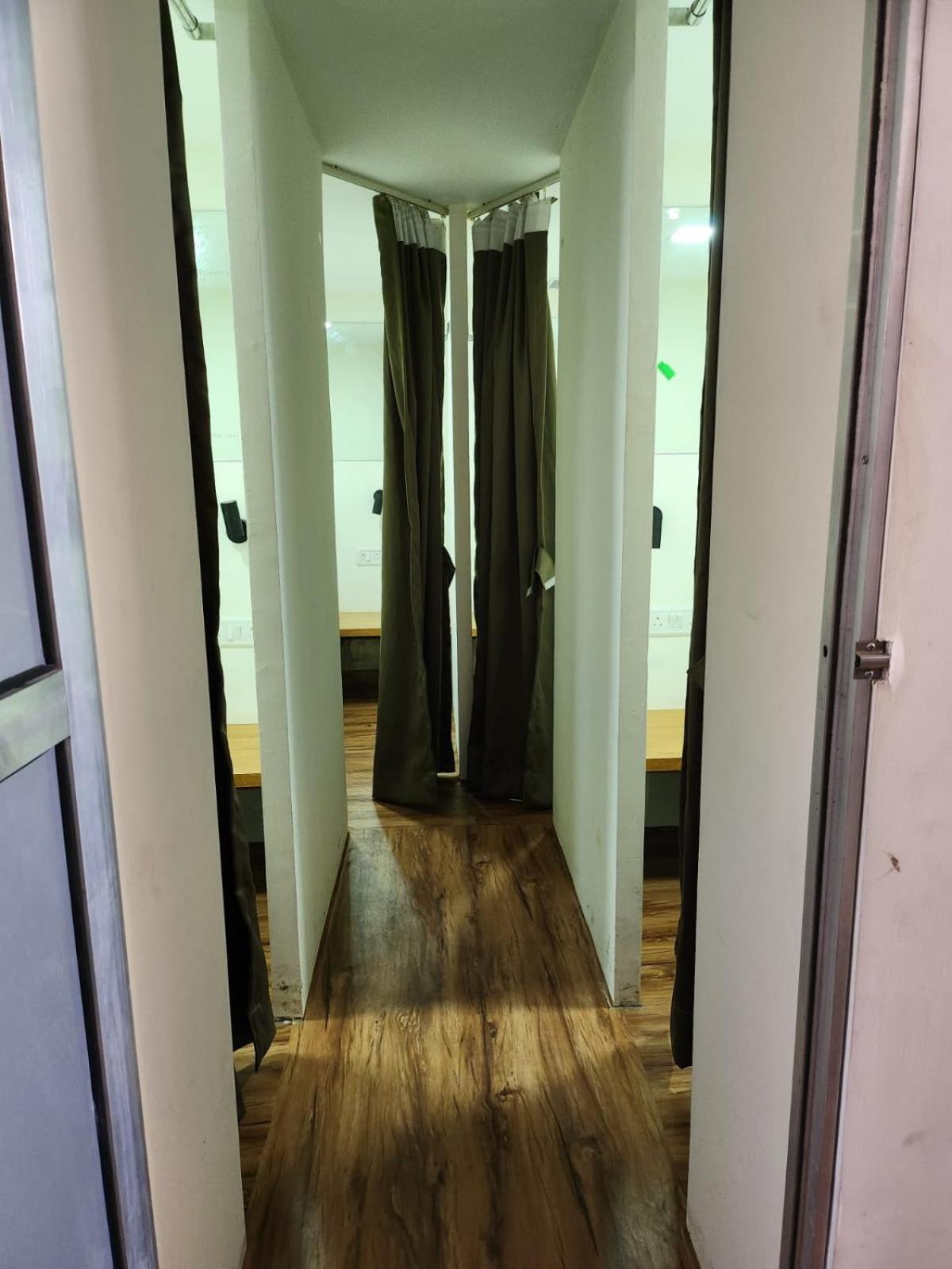 Capsule hotel Galaxy And