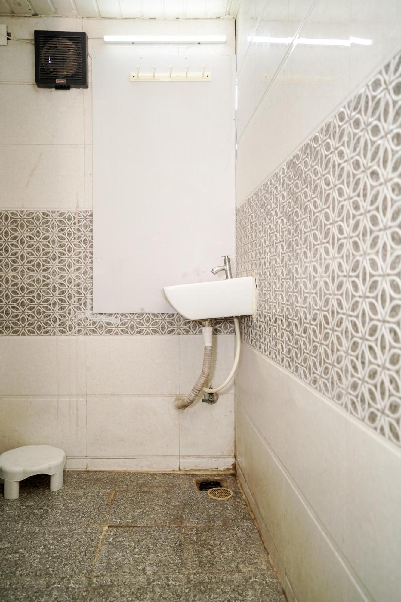 Zest 1054-andheri West Hostel