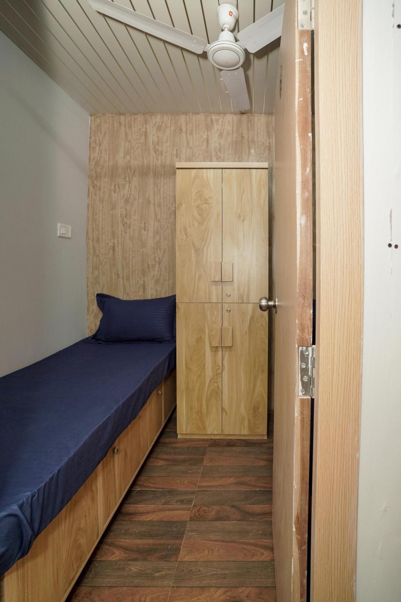 Zest 1054-andheri West Hostel Mumbai