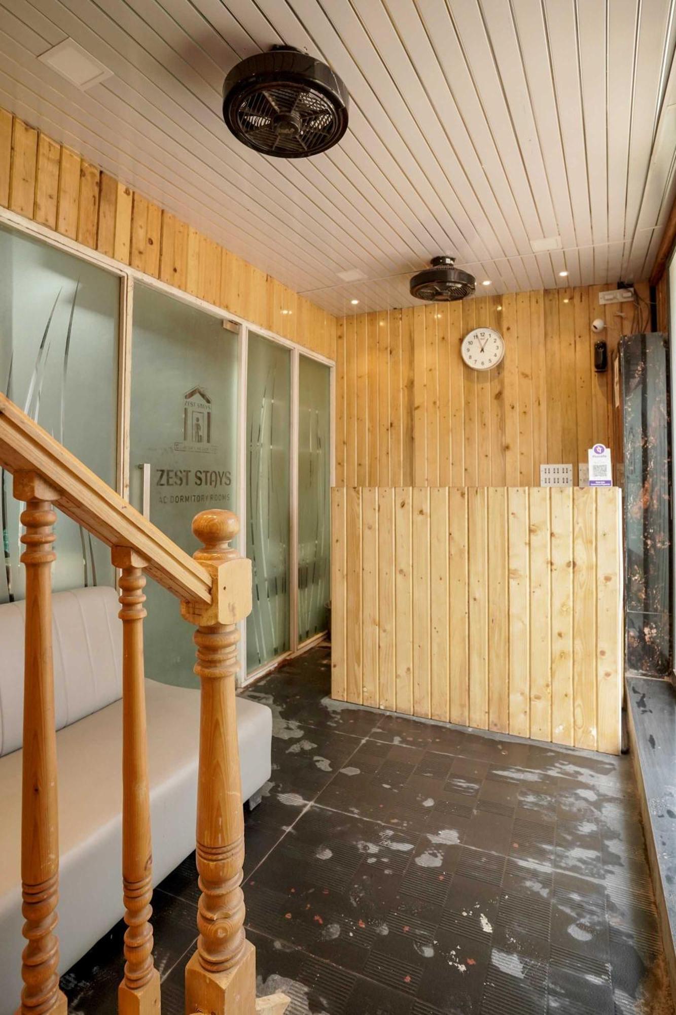 Zest 1054-andheri West Hostel Mumbai